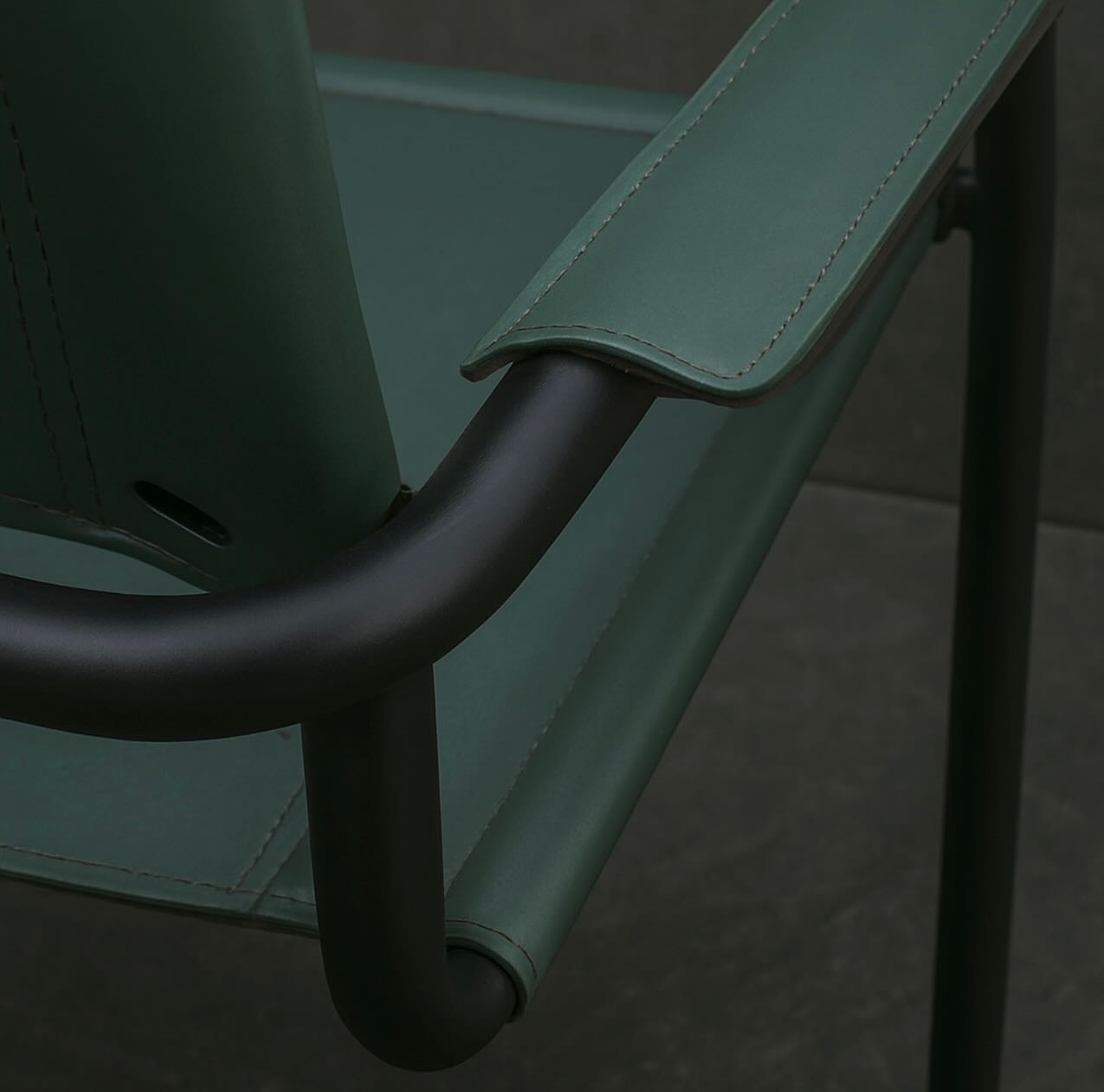 Un chef-d’œuvre signé Matteo Grassi. ✨🇮🇹
Le fauteuil MG5, c’est plus qu’un siège : c’est une déclaration de style.L’équilibre parfait entre structure et douceur, Pièce de collection. Courbes précises, cuir tendu, lignes essentielles. Un fauteuil pensé comme une sculpture fonctionnelle.
#MobilierVintage #FauteuilIconique #DesignProfessionnel #ArchitecteInterieur #MG5 #MobilierDeCaractère #ItalianFurniture #InteriorDesignFrance #DesignVintage #MatteoGrassi #MG5Chair #MobilierUnique #FauteuilDesigner #DécorationIntérieure #DesignAddict #LuxuryFurniture