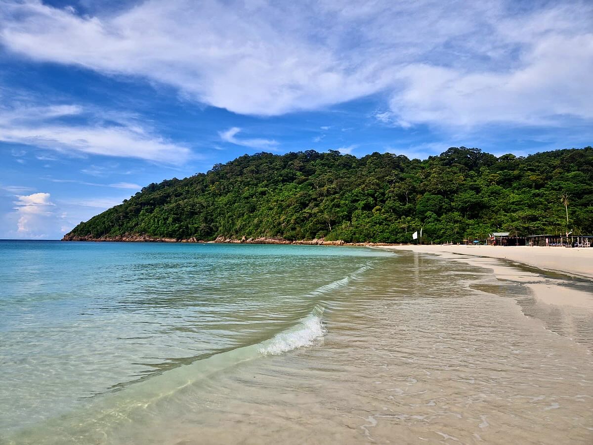 Turtle Beach tranquility, crystal blue waters, and a view that would take your breath away — Redang Island, you were unreal.🏝️🌊
From peaceful shores to swimming with turtles in the clearest water we’ve ever seen - this place was next level ☀️💛
What other islands in Malaysia should we add to our list?
#RedangIsland #MalaysiaIslands #TurtleBeach #IslandVibes #TravelMalaysia #NatureLovers #BeachEscape #OceanViews #IslandAdventure #WanderlustMalaysia #TurtleEncounters #BlueWaterParadise