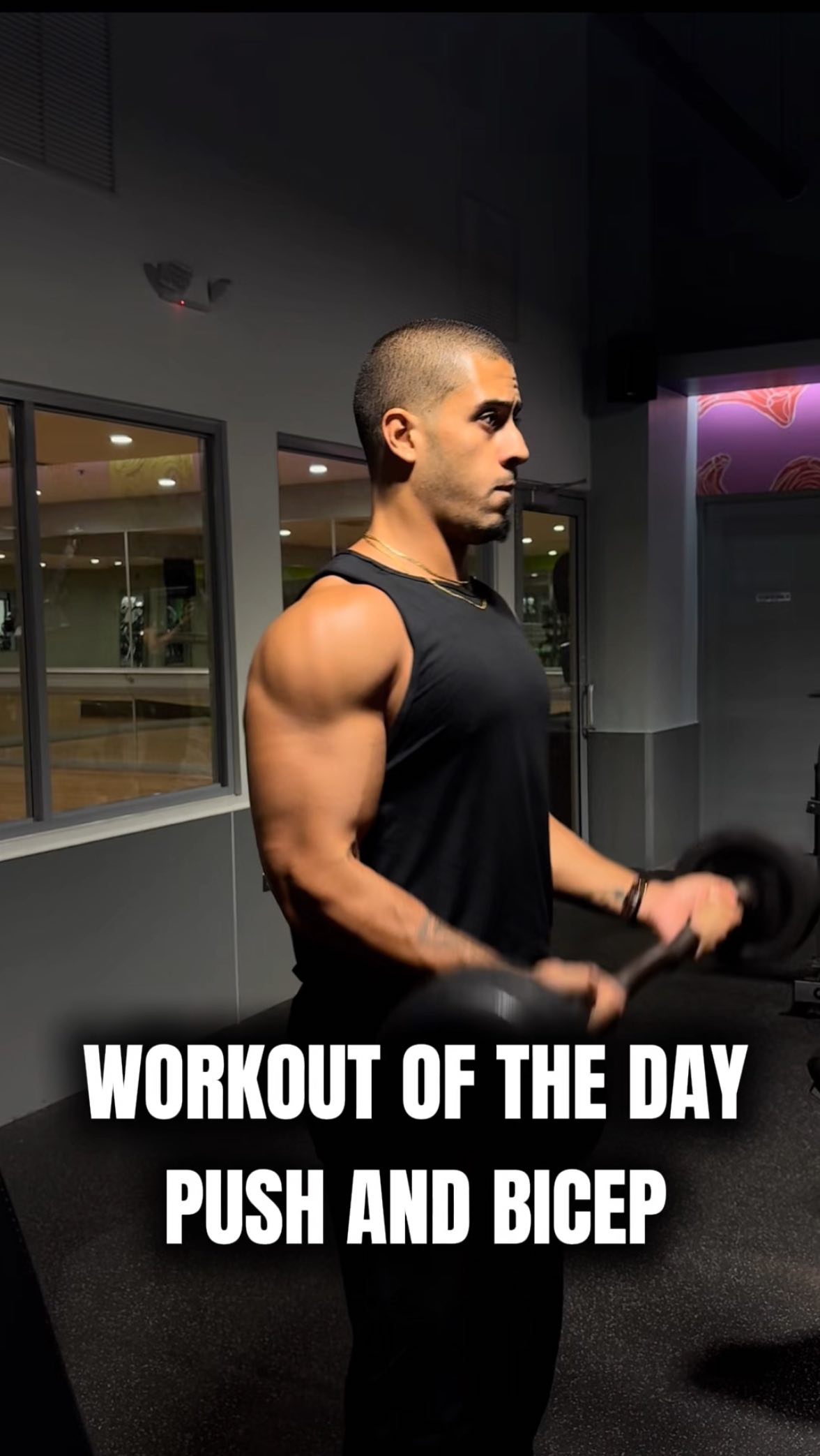 PUSH & BICEPS DAY
Hoy le metimos fuego al upper body junto a mi hermano @alejandromercedz — motivación doble, esfuerzo al 100.
Arrancamos con 3 sets de 10-12 pull ups para calentar, y de ahí pa’ encima con superseries que no perdonan:
• Dumbbell Inclined Chest Press + Inclined Bicep Curls
• Inclined Chest Fly + Hammer Curls
• Shoulder Press Machine + EZ Bar Bicep Curl
• Front Raises + Lateral Raises
• Y cerramos con 50 push ups seguidos — a lo que diera.
Cuando entrenas con alguien que te empuja, el nivel sube.
¿Tú con quién entrenas así?
#PushDay #BicepsPump #BuiltDifferent #BrothersThatTrain #WorkoutMotivation #Supersets #PushUpChallenge