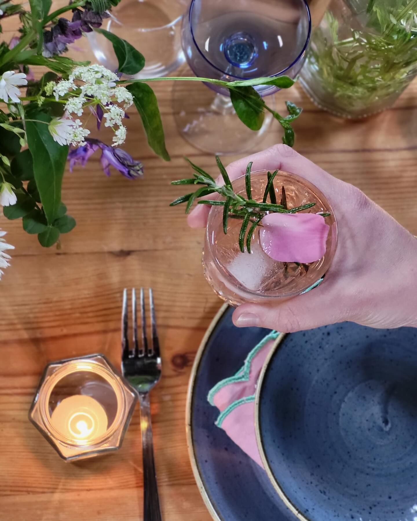 Preparations are underway for our Midsummer Feast on 25th June - have you booked your tickets yet?
Holly @treworgey_cottages and I are teaming up to bring you a magical evening of foraged, homegrown and locally sourced food, set in the stunning surroundings of Treworgey, near Looe.
We’ve been experimenting with the menu to bring you the flavours of summer!
Can’t wait to see you there!
Tickets are £45 and to book, email holly@hideawayhuts.co.uk
#forage #foraging #supperclub #midsummer #summer #foragedfeast #feastnight #events #supper #wildfood #forager #looe #treworgey #duloe #cornwall #celebration #plants