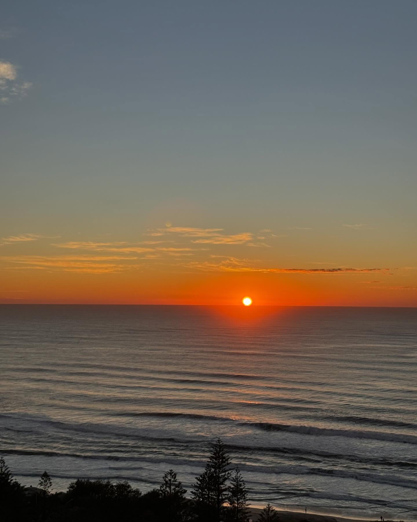 Welcome to Luxe Airscapes!
Sunrise from our first Australian Airbnb property in Broadbeach, Queensland.
We’re live on your favourite booking platform in under a week ❤️
Photos of this beauty soon…
Thanks for following along 🙏🏼