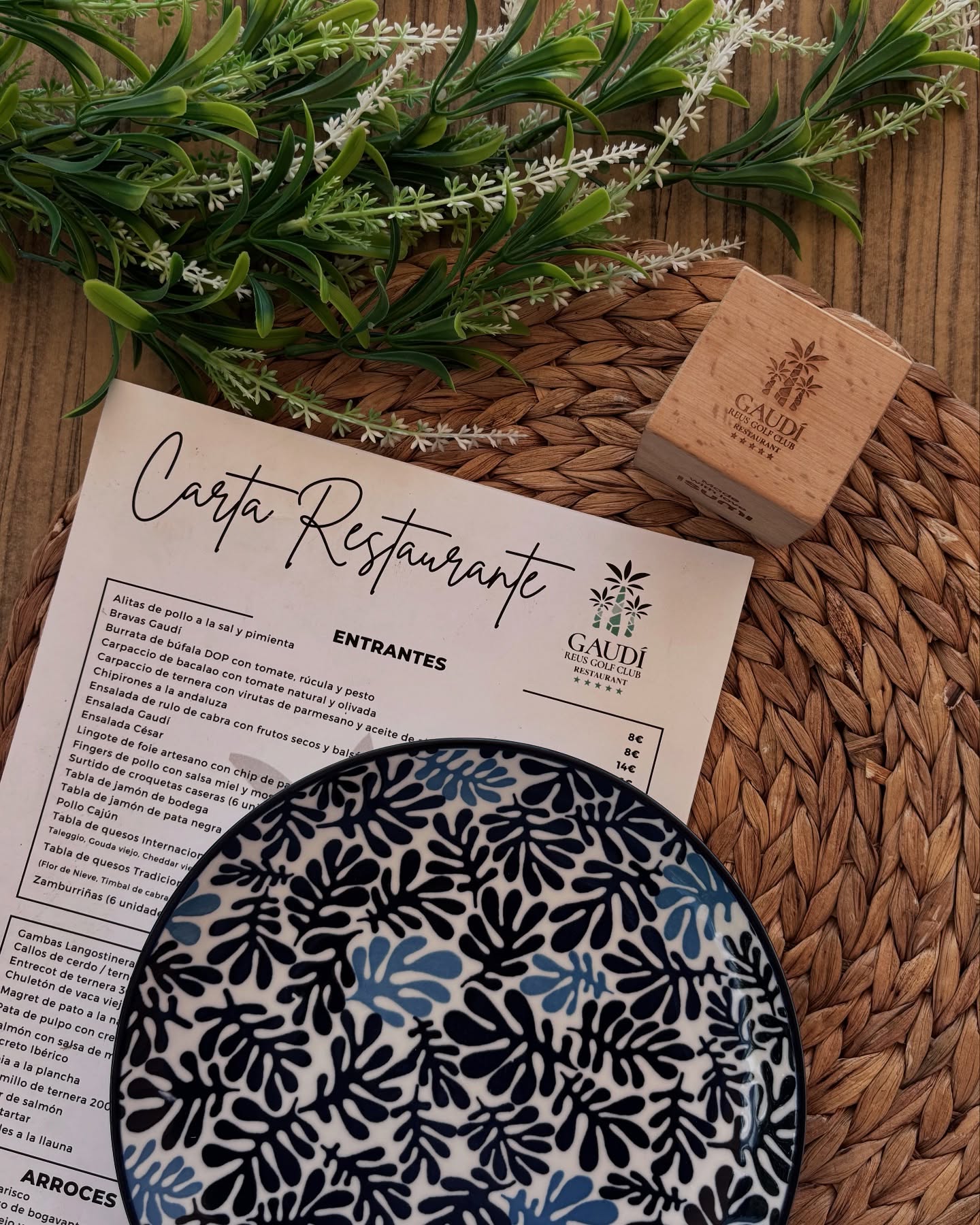 No es solo una comida…
Es un momento para compartir, saborear y disfrutar.
🍴Tú eliges la compañía, nosotros ponemos el resto
🗓️ Reserva ya y vive la experiencia
📍Ctra. Cambrils, Km. 1.8, 43206 Reus