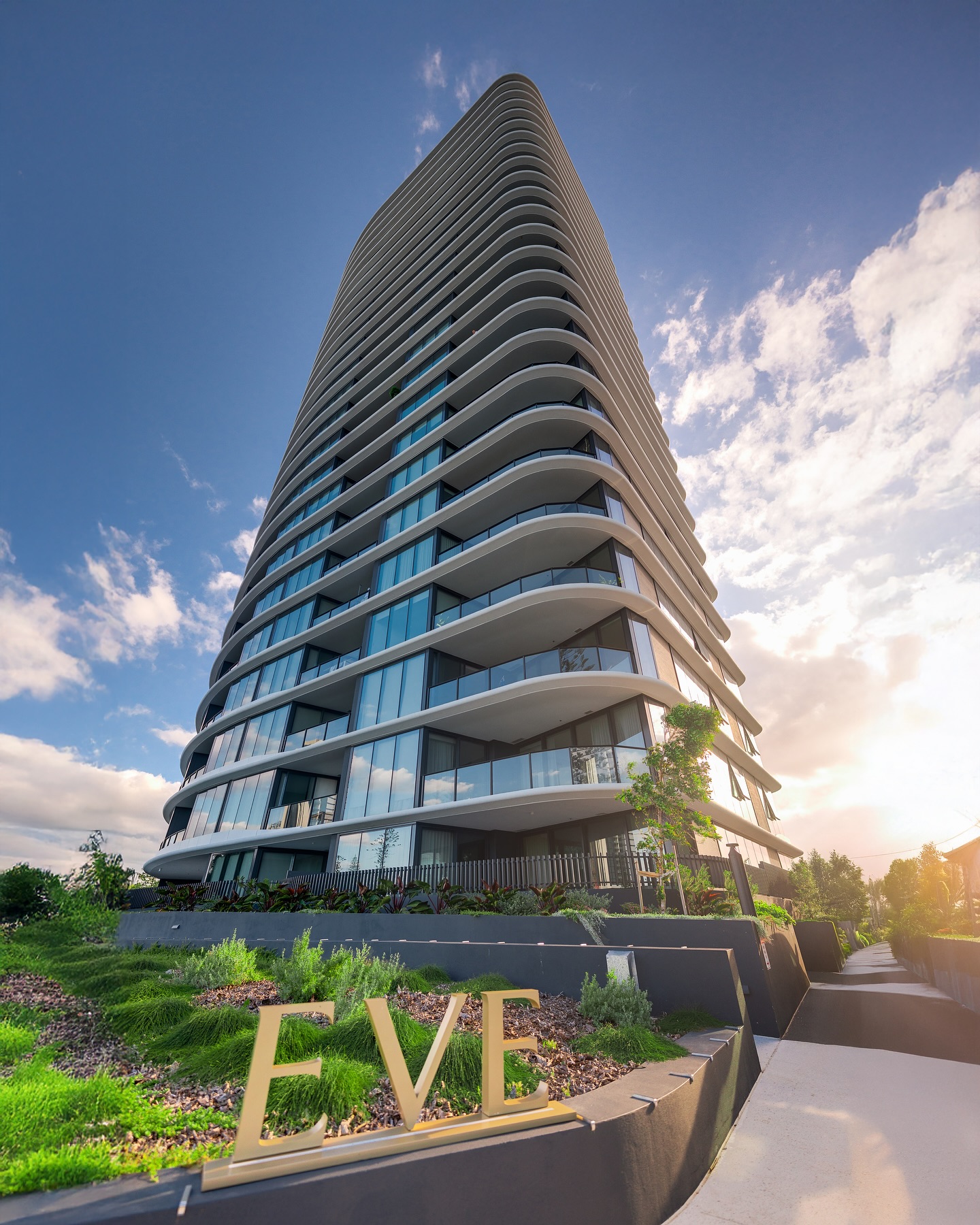 📍EVE Residences, Built for Presence. Framed for Elegance.
Clean curves. Minimalist lines. Architectural rhythm.
At Velours Media, we translate structure into story, capturing the elegance and intention behind every detail.
This series from EVE Residences highlights the harmony of urban design and modern living.
Whether it’s high-end real estate, luxury developments, or boutique architecture, we bring your space to life through elevated visual storytelling.
📸 Shot by Stephane Spatafora
📲 @veloursmedia @shotbystefs
📍 Gold Coast, Australia
Thank you so much to @everesidences
🏗️ @wearehomecorp
Let’s create timeless content for your property.
🔗 www.veloursmedia.com
#ArchitecturePhotography #VeloursMedia #LuxuryProperty #RealEstateMarketing #ArchitecturalVisuals #DesignDetails #MinimalDesign #GoldCoastRealEstate #PropertyMarketing #EVEresidences #ShotByStefs #veloursmedia