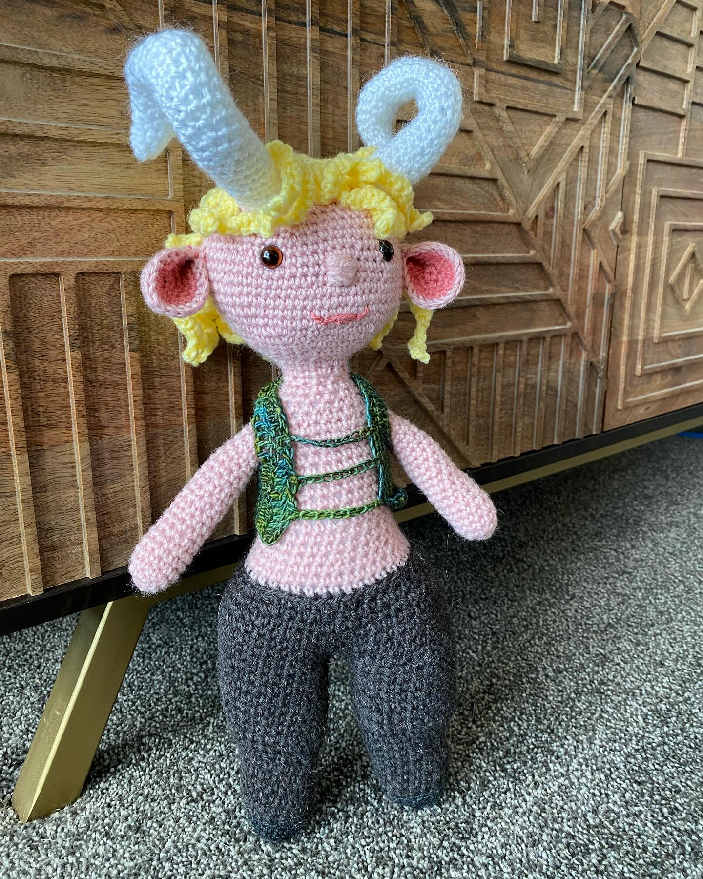 My version of the Faun from the Mythical Creatures book. It is interesting when you crochet with rescued yarns as noting turns out exactly the same as if you had bought all the specific yarns asked for. Makes it a fun experiment. Still struggling with keeping heads from flopping over though. Anyone have any tips? Might need to figure out how to get a rod into the bodies since it looks like they will be fine as I am making them, and don’t start to flip until after the hair etc is on. This one even has extra pipe cleaner armature inside, but still flops😂 #floppingheads #crochetcreatures #rescueyarncreatures #crochetfaun #mythicalcreaturescrochet