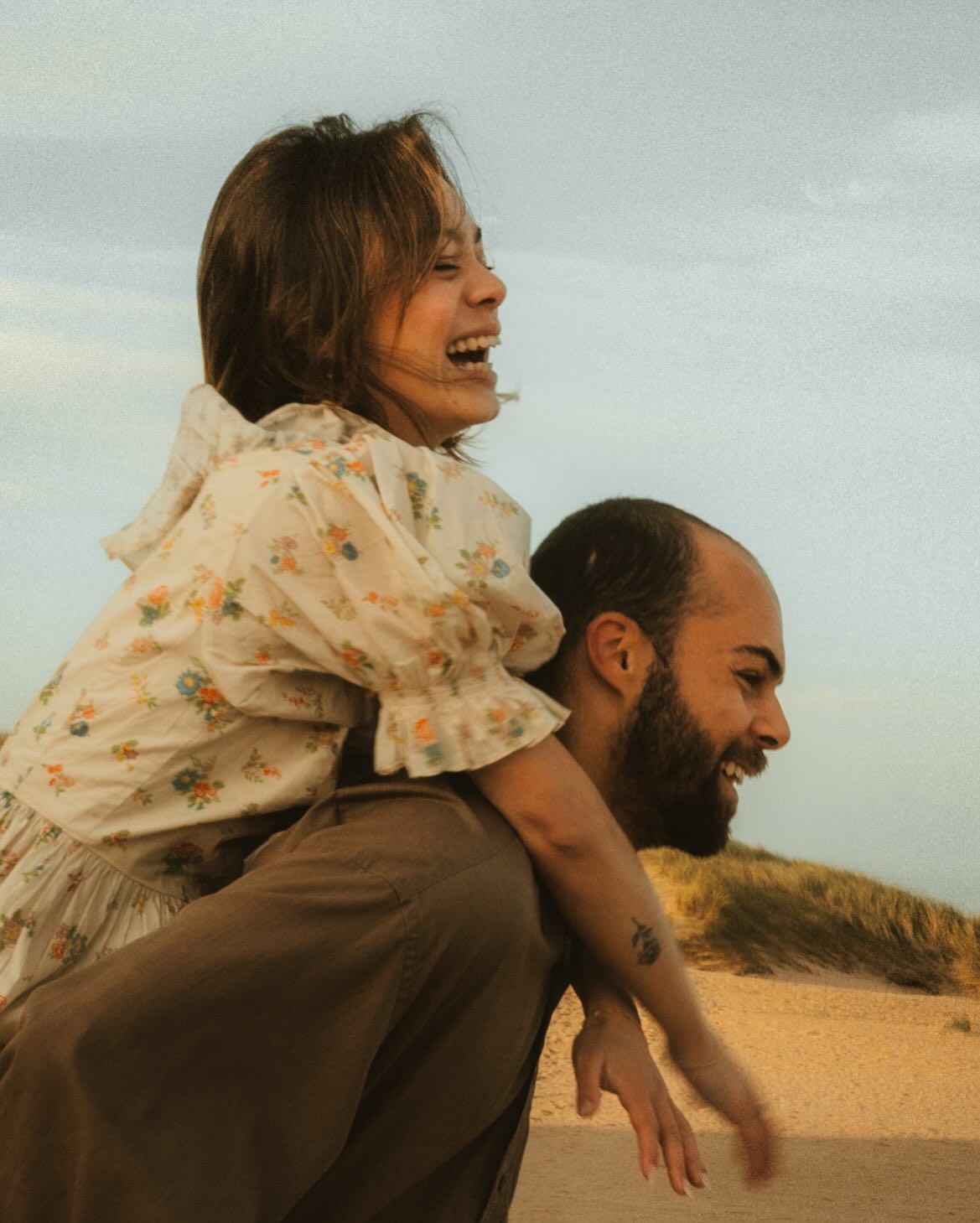 Two paper planes.
Two people choosing the same sky,
again and again. ✨✈️
#portugalcoast #authenticlove #destinationphotographer #emotionsurfers #dirtybootsmessyhair #wildloveadventures #swissphotographer #cinematicphotography #cineorigin
PORTUGAL
COUPLE PHOTOGRAPHY
DESTINATION PHOTOGRAPHER