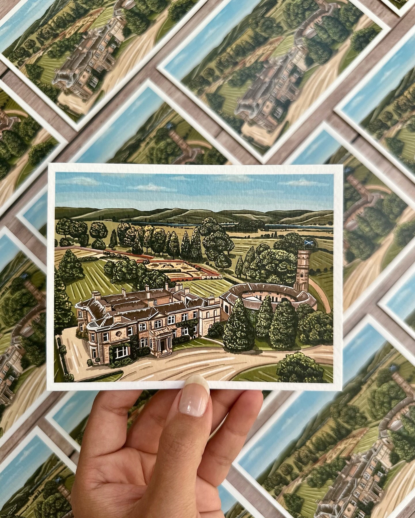 Postcard save the dates are such a fun concept of illustrating your venue while including all of those important details! This features the beautiful @errolparkestate
#savethedate #savethedatecards #illustratedweddingstationery #weddingstationery