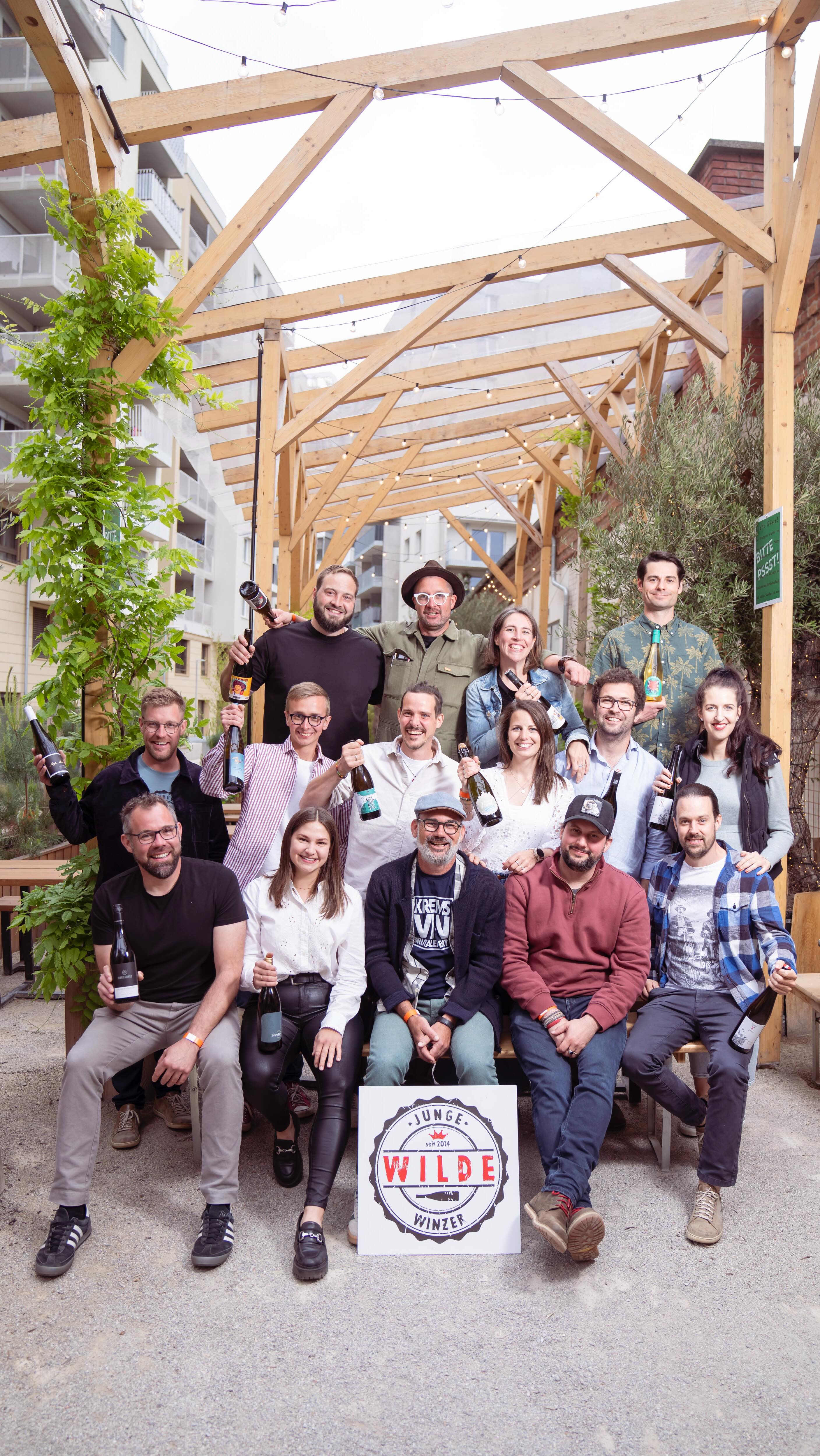 Das war WEIN AUF SCHIENE 🍾😍 Danke an alle die da waren, danke an das Team vom @gleisgarten Wien, allen voran der lieben Cornelia und wir freuen uns schon auf eine Wiederhooooolung! 🤩🍾🥂 #weinaufschiene #jungewildewinzer #gleisgarten #portfoliotasting #austrianwine #rebenrevolution