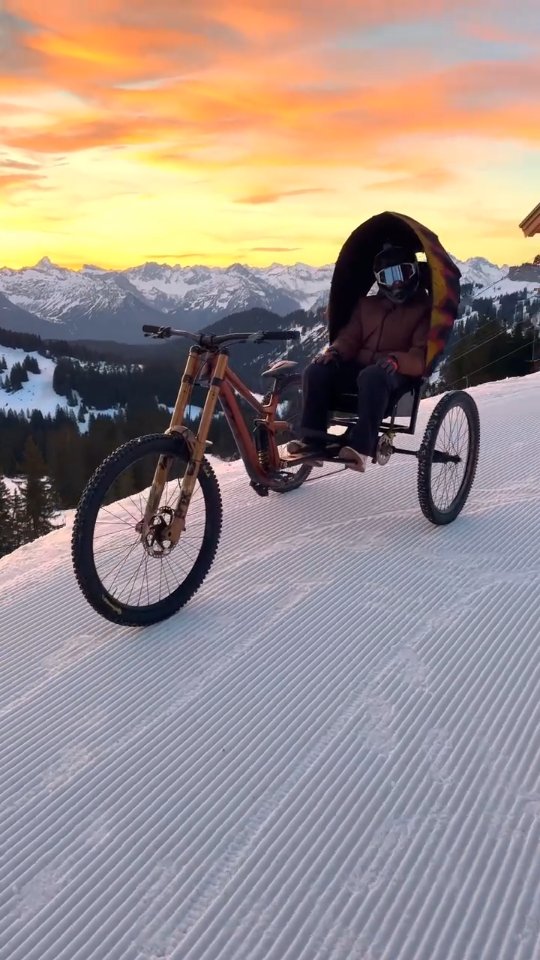 Downhill rickshaw is here. Ride down the gnarly trails with your buddy on this 10 inches of monstrosity.
#downhillmtb #himalayanterra #downhillmountainbiking #dhracing #mountainbiking