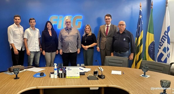 Reunião aprova CCT das Indústrias Extrativas de Pedreiras de GO, TO e DF
Na sede da FIEG, em Goiânia, aconteceu na terça -feira (20/05), às 10h30, importante reunião na sala da Presidência da Federação das Indústrias no Estado de Goiás (FIEG) entre os representantes patronais do Sindibrita e Sindicalistas da FTIAEG TO DF para discutir a Convenção Coletiva de Trabalho (CCT) das Indústrias Extrativas de Pedreiras do Estado de Goiás, Tocantins e Distrito Federal.
Na oportunidade as partes puderam discutir melhorias para a categoria dos Trabalhadores tendo como base a CCT realizada anteriormente.
Na reunião por parte da FTIAEG TO DF estiveram o Pedro Luiz Vicznevski/ Pedrão, Presidente; José Alves Gomes, Secretário Geral e os Assessores Jurídicos, Drª. Soraia Bezerra e Dr. Pedro Neto. Pelo Sindibrita, Pedro Rassi, Presidente; Flávio Rassi, Vice-presidente e Myrea Guerra, Gestora Sindical.