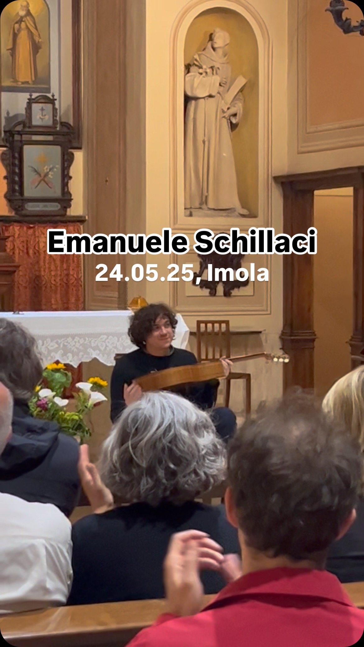 Emanuele Schillaci (Brasile–Italia) - un concerto fuori stagione che ha conquistato il pubblico!
Il 24 maggio, nella suggestiva cornice della Chiesa dei Frati Cappuccini di Imola, il chitarrista Emanuele Schillaci ha regalato al pubblico un momento di altissima intensità musicale, confermando il suo talento e la sua sensibilità artistica.
Grazie di cuore a tutti i presenti per l’ascolto caloroso e attento.
Un ringraziamento speciale anche a Padre Attilio per l’ospitalità e alla comunità per il sostegno.
Vi aspettiamo numerosi per il prossimo appuntamento:
📍 7 giugno – ore 20:45, Villa Clelia 16, Imola
Con Diego Melfi (chitarra), direttore artistico del Gala Music Festival
e Andrei Makarov (pianoforte)
#galamusicfestival #emanueleschillaci #diegomelfi #andreimakarov #chitarra #pianoforte #musicaclassica #imolaeventi #forlìcultura #concertiitalia #musicaemozioni #villaclelia #musicalive #eventiculturali