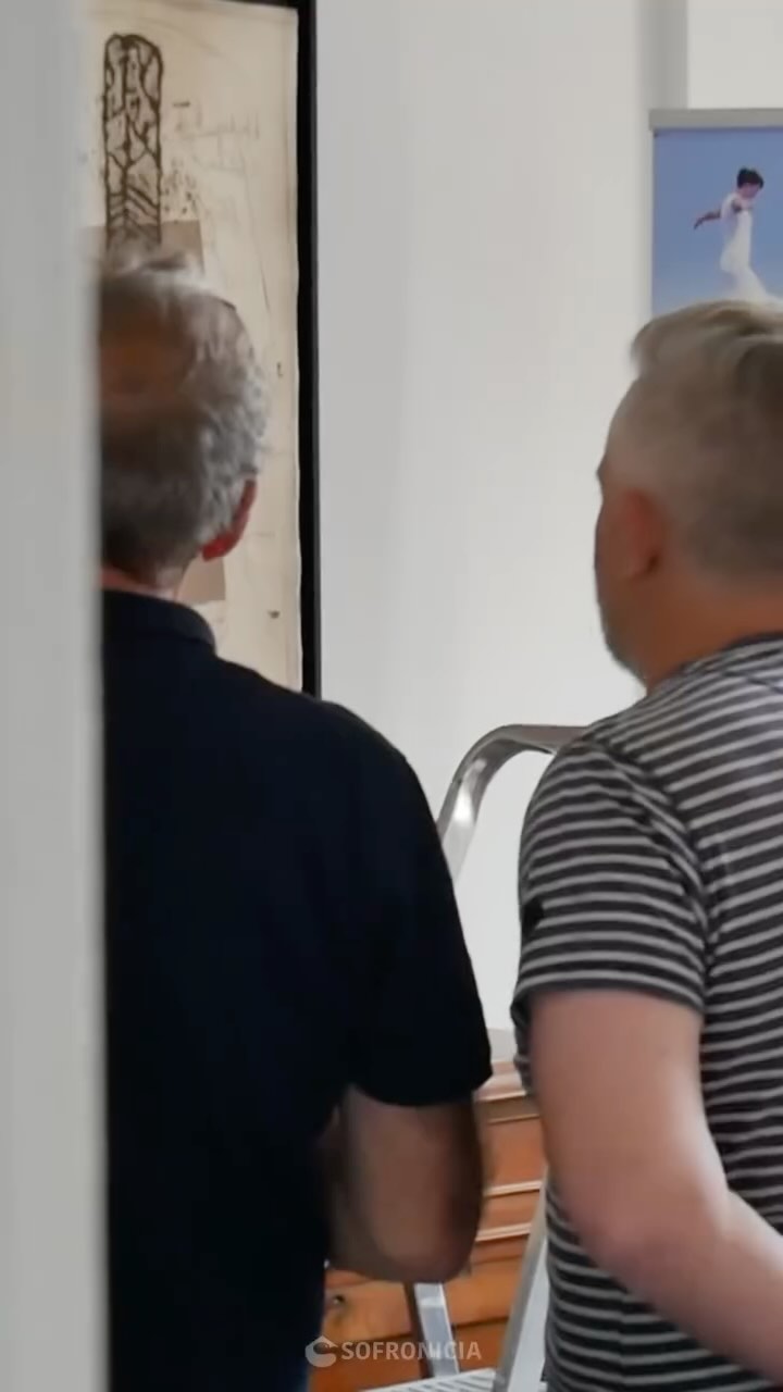 Retour en images sur l’installation de la première exposition SOFRONICI’ART qui aura lieu le jeudi 5 juin à partir de 18h dans nos locaux.
Les artistes Stella Erbibo et Bernard Rémusat, accompagnés des sophrologues Yoann Berteotti et Thalia Chauvet, sont venus installer les œuvres dans l’école. Rendez-vous dans 2 semaines exactement pour découvrir cette belle exposition !
⚠️ Inscription obligatoire
📧 ecole@sofronicia.com
📞 06 01 79 03 00 (Thalia Chauvet)
📅 Jeudi 05 juin
🕖 À partir de 18h
📍 École Sofronicia, 40 boulevard Jean Ossola, Saint-Laurent-du-Var
🖥️ www.sofronicia.com
#sofronicia #sophrologiecaycedienne #sofroniciart #devenirsophrologue #formationsophrologie #bernardremusat #stellaerbibo #sophrologienice #estampes