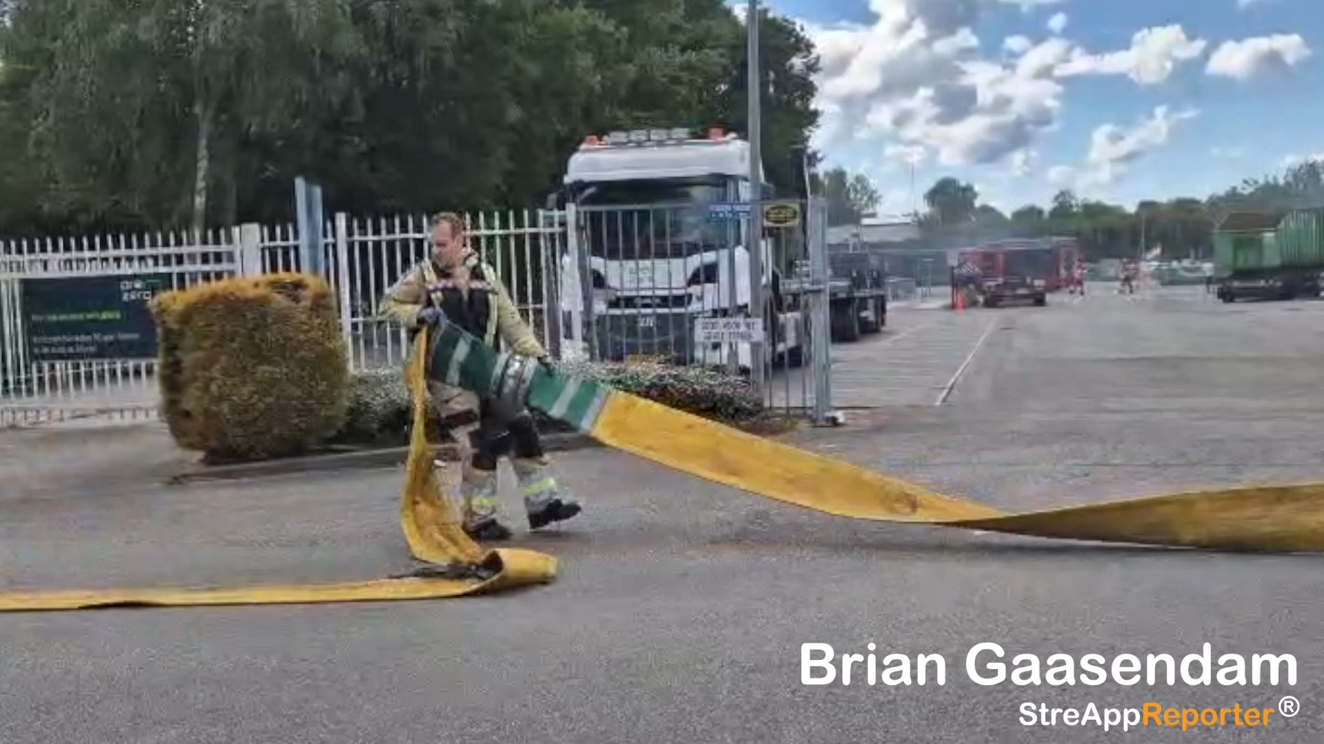 Snelheid is alles bij brand, helemaal als je veel water ineens nodig hebt. Zo rolt de brandweer een slang uit – bliksemsnel!
Nieuwsgierig naar onze startup? Volg ons!
#brandweer #hulpverleners #112fotografie #112spotter #ooggetuige #industriebrand