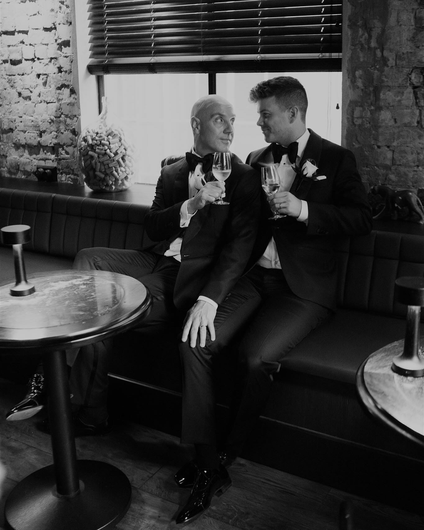 Life’s little events, leading us exactly where we need to be…
Anything could happen 🏹🦢🍸
@craig.scholten
@hutchbrett
@sarahgodenziphotography
@highupfilms
@embla_melbourne
@oscarhunttailors
@marryme.mads