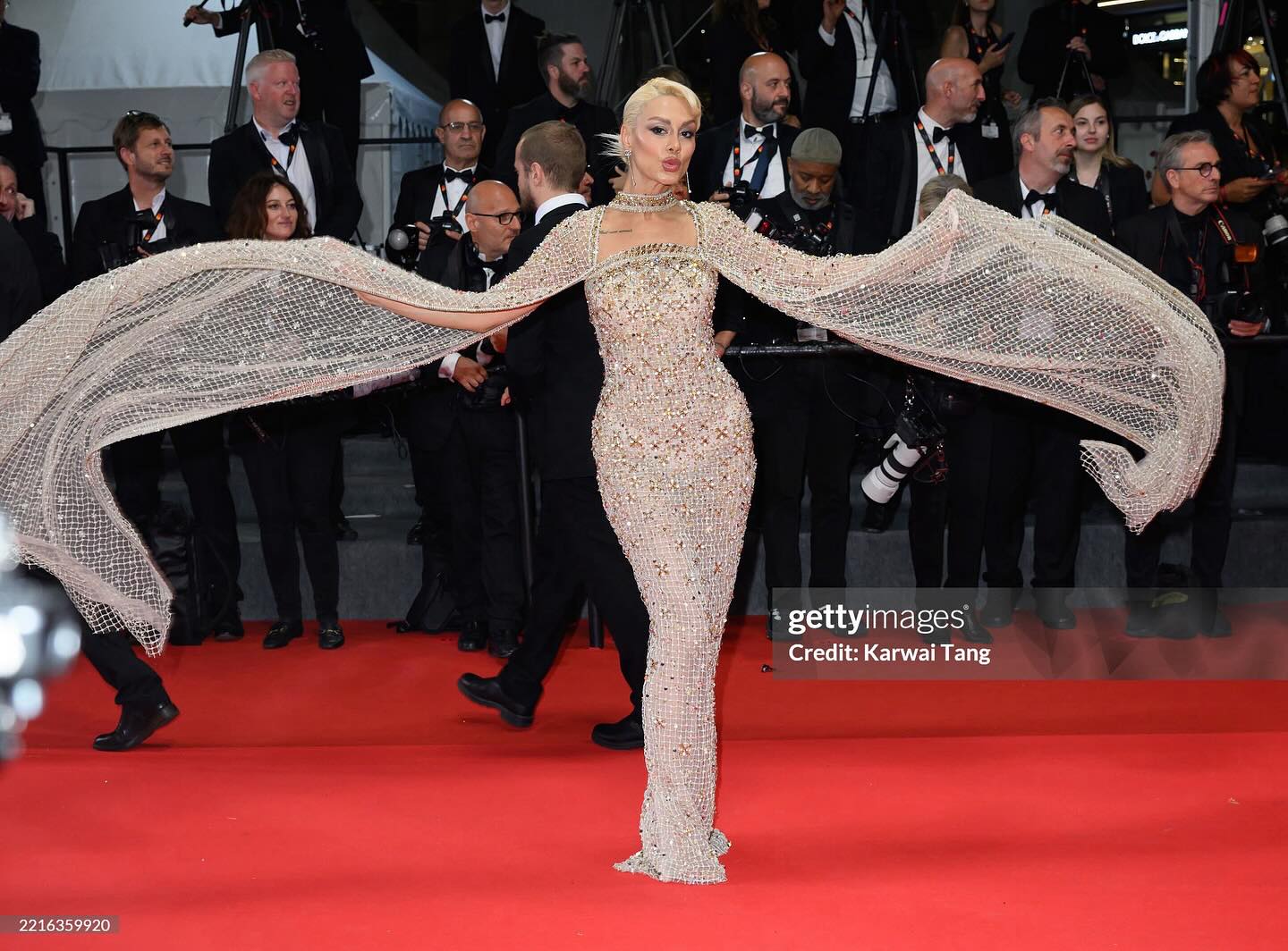 Last night second look For the sentimental value 🎞️👌 @festivaldecannes @festivaldecannes ✨✨✨
Styled, dressed, and glam by @mephistophelesproductions @lozanibeauty
Elle Fanning serving Cannes’t stop, won’t stop at the 78th Cannes Film Festival