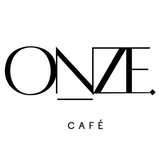 Avez vous remarquĂ© que lorsque vous prenez le train vous cherchez dĂ©sespĂ©rĂ©ment un bon cafĂ© Ă dĂ©guster avant ou pendant votre trajet. Et bien maintenant cela va ĂȘtre trĂšs simple grĂące Ă ONZE CAFĂ Ă partir de la fin mai. Un vrai de vrai Coffee shop juste Ă cĂŽtĂ© de la gare. Je pense que ça va faire des milliers dâheureux. Merci Annabelle et Elodie pour ce cadeau: enfin du cafĂ© de spĂ©cialitĂ© et je serai parmis les premiers clients fidĂšles