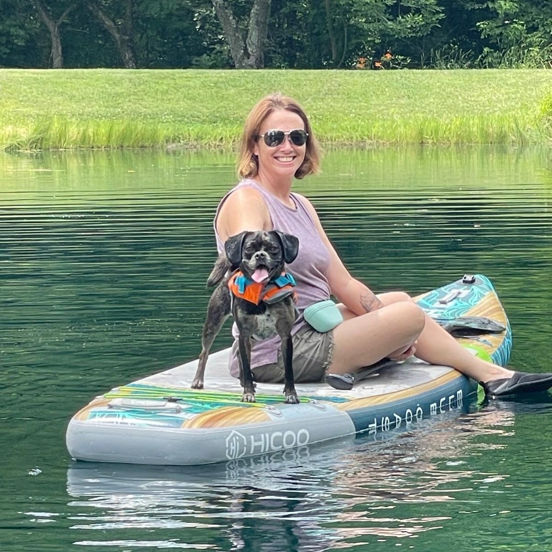 Memorial Day Weekend is here! 🇺🇸🐾
It’s the perfect chance to include your pup in the fun—whether it’s a backyard BBQ, a walk through the neighborhood or hanging out with friends and family. These moments are great for building social skills and confidence in new environments.
Just a reminder: while the celebrations are fun, fireworks and crowds can be overwhelming for dogs. Keep an eye on their stress levels, have a safe space ready and always prioritize their comfort.
Wishing you and your four-legged sidekick a safe, happy Memorial Day!
#MemorialDayWeekend #DogSocialization #TrainForRealLife #PupPrepared #HappyMemorialDay #ColumbusDogTrainer #ColumbusOhio