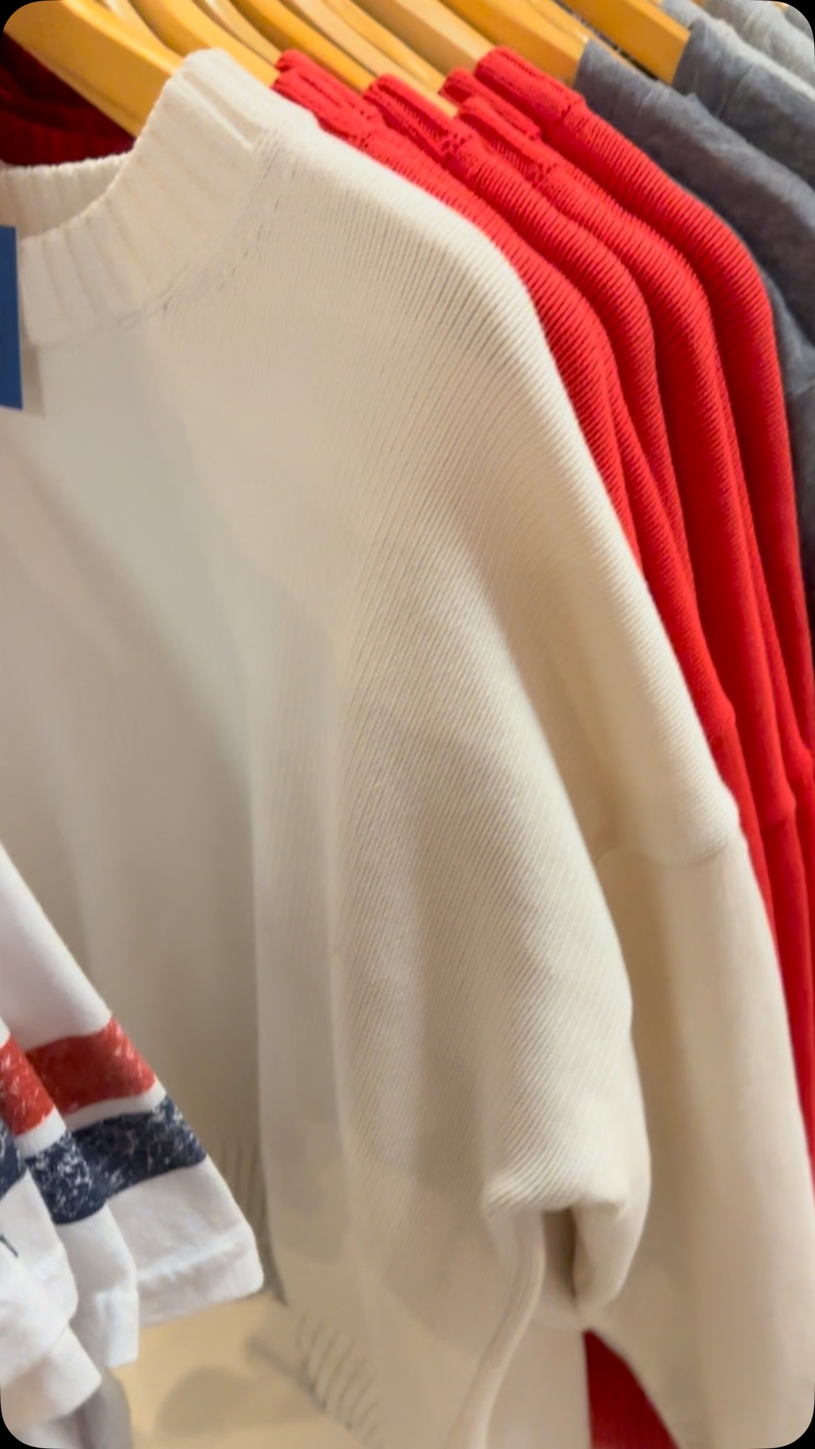 Indiana/Michigan weather?! What to wear this weekend 🤔
These new pieces came in along with some favorite restocks that happen to be red,white and 💙!
All up on the website and in shop Thursday 11-5! Pair the sweaters and tops back with denim or cut offs or joggers and voila! #holidayweekend🇺🇸