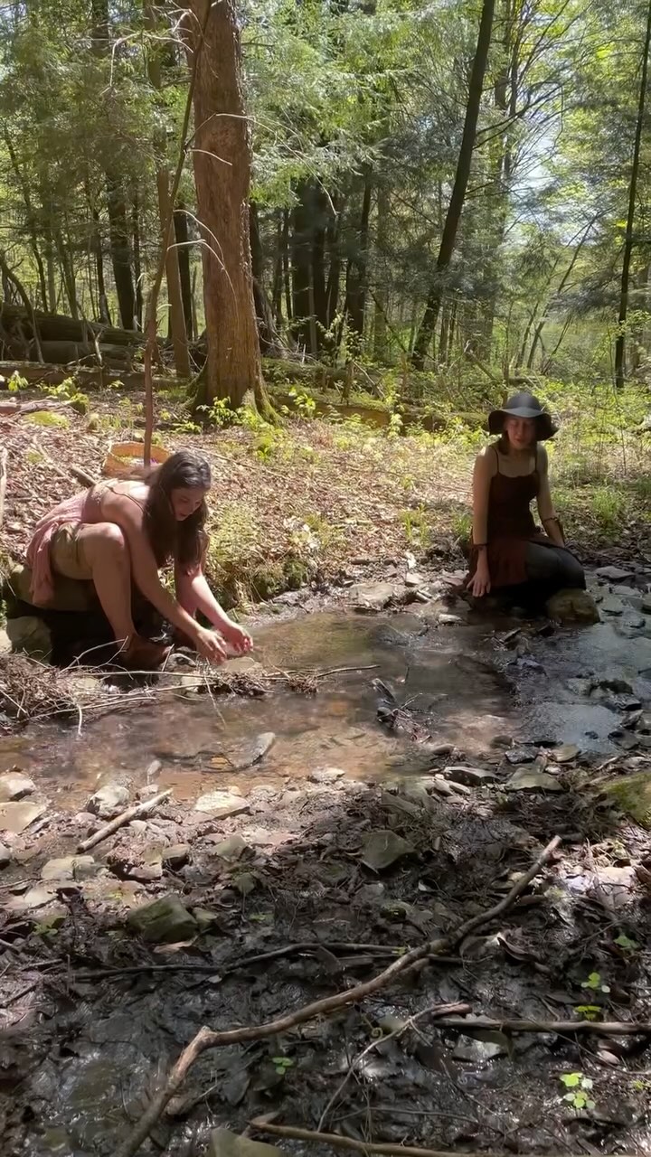 Snapshots from our last Wombyn Circle! Photos and videos don't capture the essence - beauty awaits around every corner! We feel grateful to have shared this experience with all of you! 🦋
Thank you to Sarah @highlandspringsfloral for welcoming us all into her beautiful space!
——
Stay tuned for updates on the next upcoming circle! 🌿