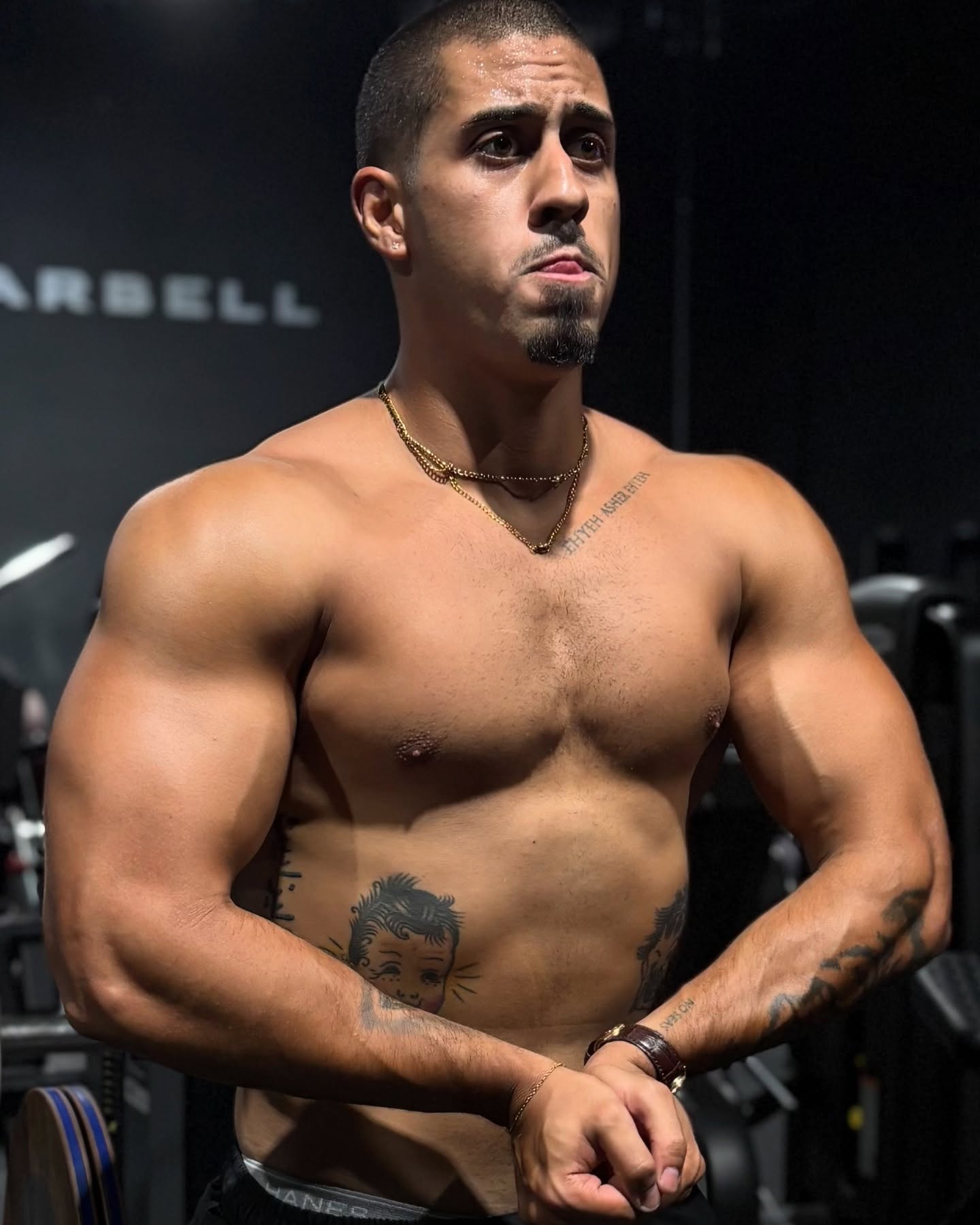 Si yo pude, tú también puedes.
No hay excusas, solo decisiones.
No siempre vas a estar motivado… pero si estás comprometido, eso es suficiente.
Este físico no se construyó con suerte, se construyó con esfuerzo, disciplina y repitiendo todos los días el mismo compromiso: convertirme en mi mejor versión.
¿Tú estás listo para hacerlo también?
#BuiltDifferent #Transformación #DisciplinaSobreMotivación #TuMejorVersión