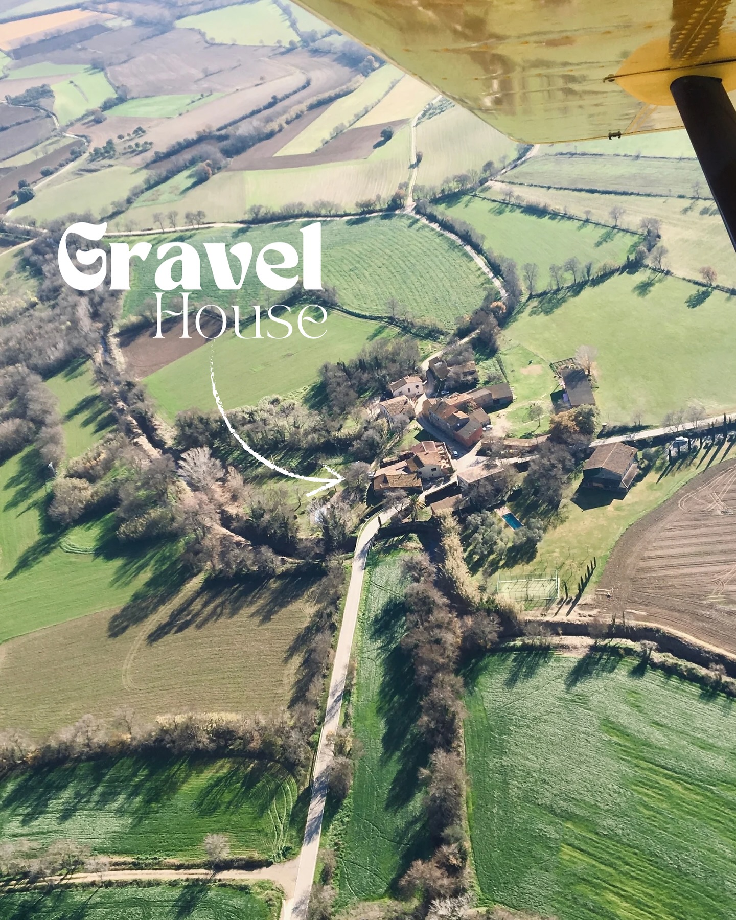 As you can see from the sky, we are surrounded by fields 🚜. Fields = gravel paths. Our location allows for immediate gravel riding after your last sip of coffee ☕🚀. Empordà is a gravel (also road) cycling paradise and we have it all at our doorsteps.
Come stay at @grvlhouse and discover it for yourself 🌾🚲
Hit us up to craft your one-of-a-kind adventure at Gravel House Empordà 🚀
#gravelcycling #gravelbike #adventurecycling #bikepacking #gravelgrind #cyclinglife #gravelriding #explorebybike #graveladventure #ridegravel #pedalandexplore #adventureonwheels #biketrip #recovery #trainingcamp #roadbiking #cyclingtips #cyclingcamp #gironacycling #aviation #sky