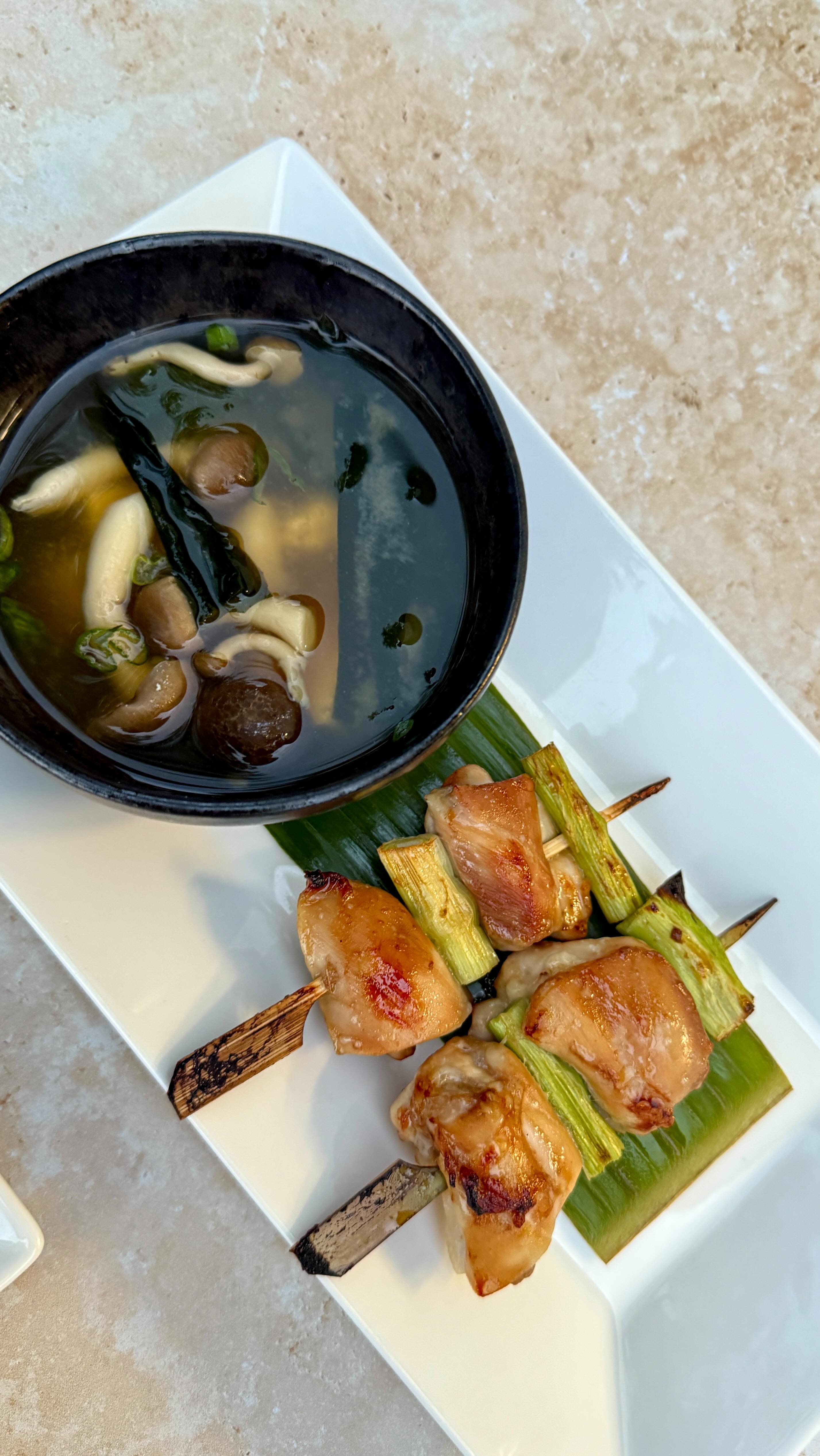 A truly special evening of sake tasting with @akashitaisake and @tauruswines . We designed the menu with each sake’s tasting notes in mind, it featured miso black cod, chicken yakitori with miso soup, marinated tuna, and matcha burnt Basque cheesecake.
Many thanks to @crystalhireltd for supplying the beautiful tableware.
#eventcatering #akashitaisake #sake #surrey #surreyeats #surreyevents #misoblackcod