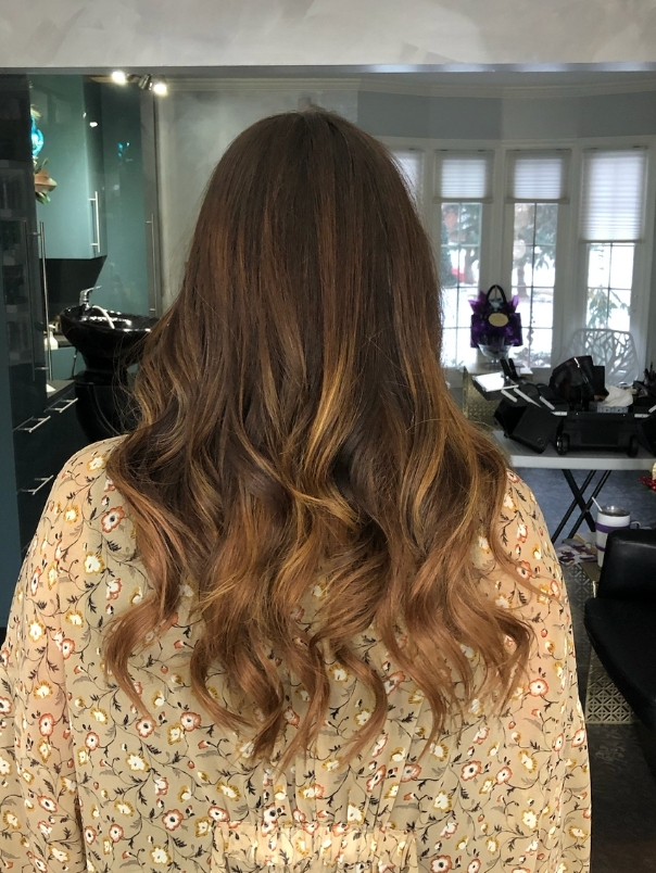 Effortlessly beautiful 💫 A low-maintenance balayage gives you that lived-in, sun-kissed look with minimal upkeep—perfect for summer and beyond.
Let your hair grow out gracefully while still looking fresh and dimensional. Ready to make the switch?
📅 Book your balayage appointment today!