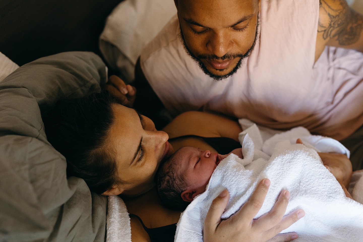 And there she was…my third daughter, my sweet love.💗
Born at home, just a week after we moved in. She is everything I wished for and her birth was more I could ever dream of. I had to remain patient, strong and soft. Out of my doula head and into my (birthing) mother soul. Undisturbed but supported and trusted birth. With my husband, my children,my mother in law, my midwife, kraamzorg and an amazing, loving woman who’m paths crossed with mine!
I prepared for this birth with my whole body and soul. After a very traumatic first and a very beautiful second birth experience I knew how much I wanted to re-live the beauty of birth again. I knew my heart needed it. I stayed open minded but never lost my focus or my belief in my self and my plan. 🦋
I knew the day before her arrival, she is coming. Everything shifted, my whole mind closed off. It was just her and I, trying to find our way to reach each other. In the night I messaged my sisters: light up a candle for me, pray for me and be with me in spirit. I felt them all so close, even though they have never been physically so far before. I know their prayers protected us on this beautiful journey, called birth. During the night I found a lot of rest, I could sleep soooo deep between every contraction. I’ve never experienced something like this. It was truly magical. In the morning when my children woke up and started to get ready for school, everything shifted. The waves became stronger and my body started to push my baby down. My husband knew it was time to call in everyone, even though I was still in denial because these waves were 6-7 minutes away from each other. For the time my team arrived I was in the bath, restless, tired, cramping legs, soooo ready to finally meet my girl. Funny enough my contractions never really got close to each other. I had such a long pause in between them. It helped me to take a deep breath, find peace and gather my strength for the next one. Rest and be thankful, I kept reminding myself. Waves after waves, and there she was. To our protecting arms, our peace arrived. We are sitting on a huge pink cloud ever since and I just don’t want these beautiful days to end…. 🥹