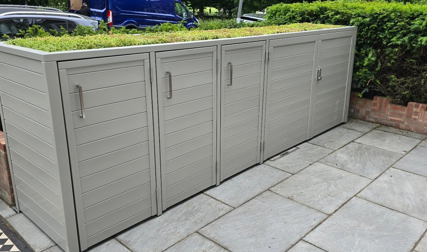 Premium bin store and bike store with a sedum living roof.
These can be custom-made to suit your garden.
#binstore
#wheeliebinstore
#bikeshed
#bikestore
#cyclestore
#cycleshed
#garden
#london
#gardenshed
#gardendesign
#landscaping
#chelsea
#chelseaflowershow