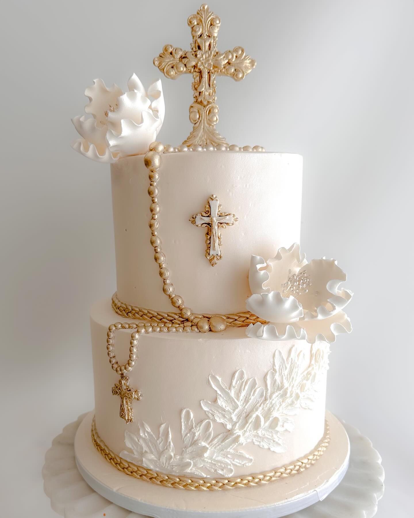 The sweetest baptism cake
#baptismcake #customcake #communioncake