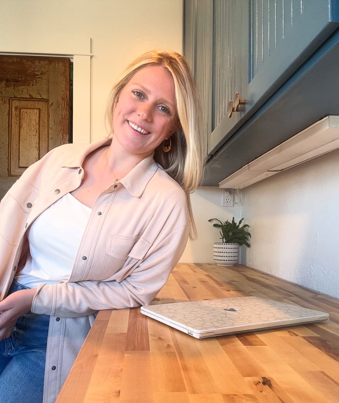 Running a business can be hard—keeping it organized doesn’t have to be.
At Head West Assistance, I help business owners stay on top of their to-do lists so they can focus on growth. Ready to lighten your load? Let’s talk.
#virtualassistant #hireavirtualassistant #va