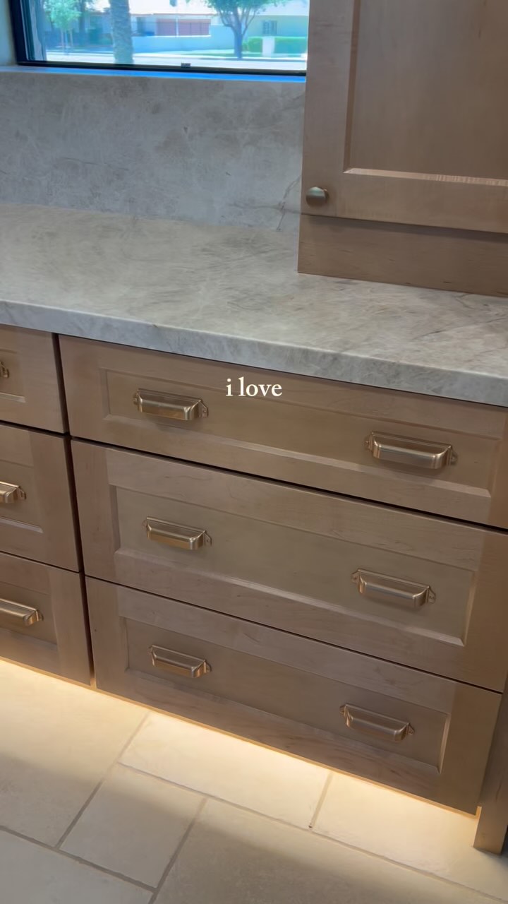 Kitchen’s still dreamy… and the pantry finally got her wallpaper glow-up 💫✨
#scottsdaleinteriordesign #azinteriordesign #kitchendesign #arizonainteriordesign