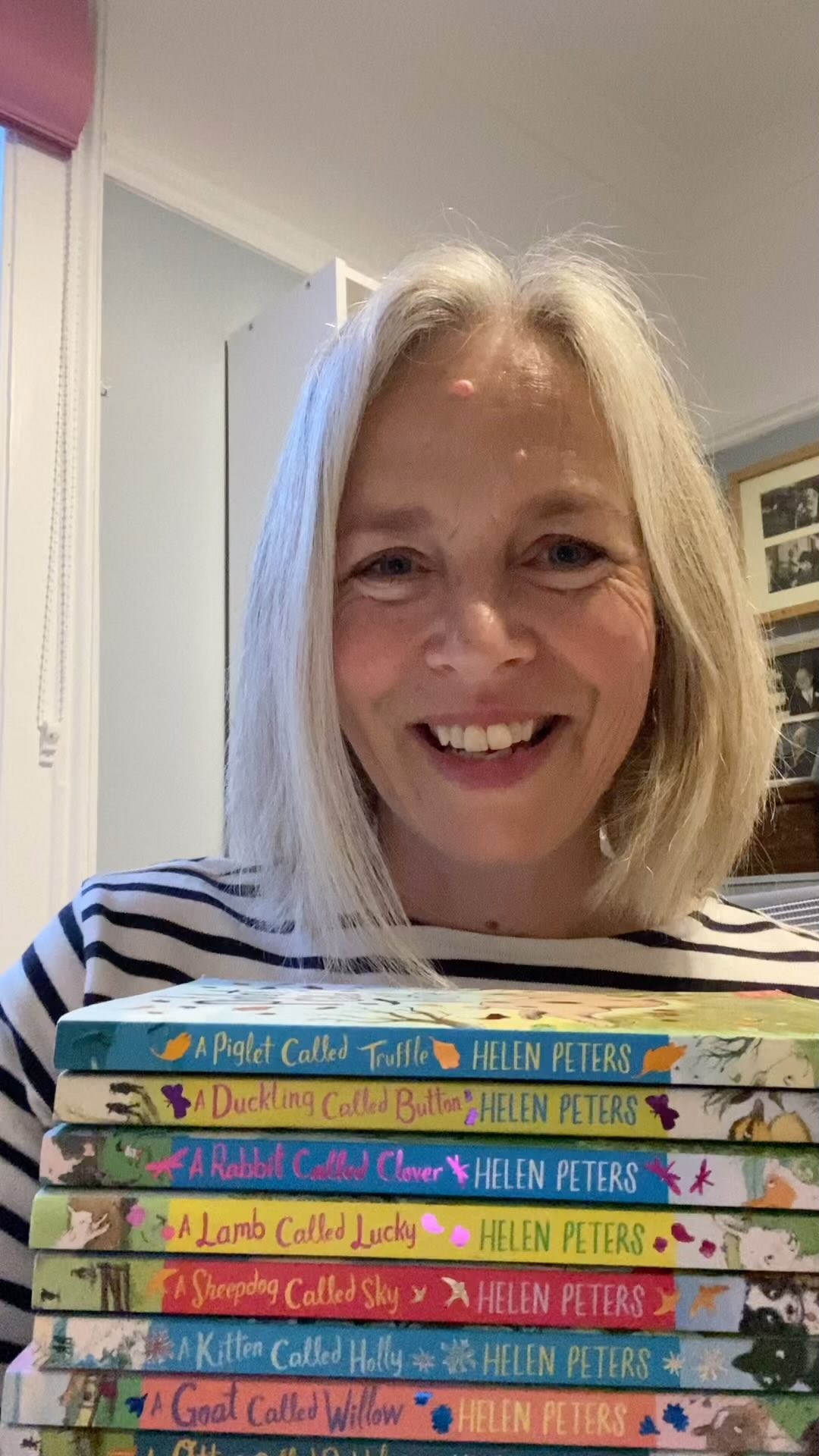 A little introduction to the Jasmine Green animal rescue stories by me and @snowdon_illo, published by @nosycrow. They’re illustrated chapter books featuring Jasmine and her best friend Tom, who rescue animals on a Sussex farm and have all sorts of adventures along the way. There are 16 books in the series so far, with A Reindeer Called Joy coming this autumn!
#childrensbooks #childrensbookillustration #childrensbookstagram #sussexlife #sussexcounty #farmlife