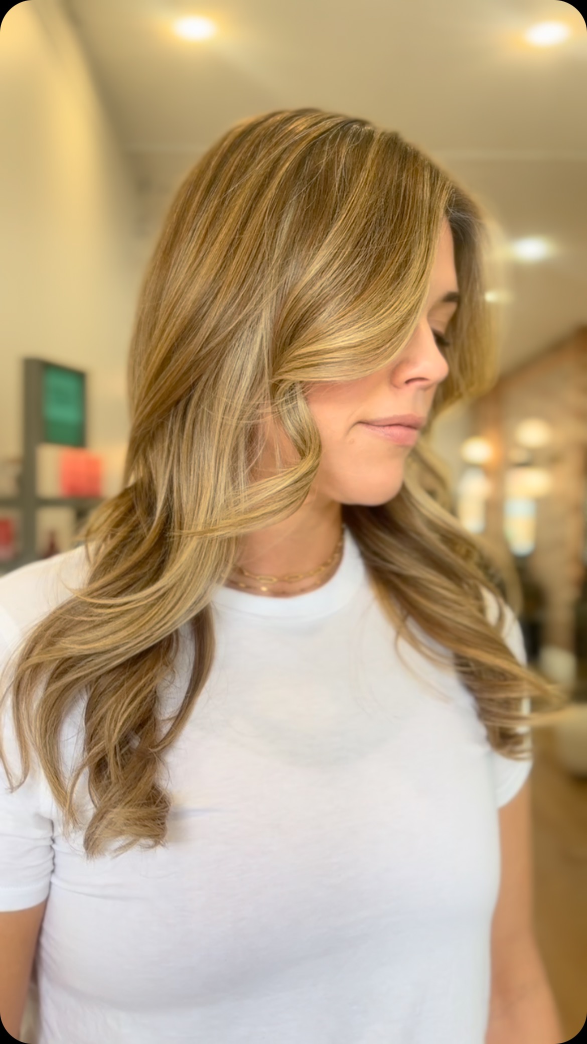 Golden hour, but make it hair.
Subtle dimension, buttery tones, and that effortless Aveda shine — this look is giving fresh, healthy, and glowing.
#AvedaColor #BalayageGoals #HairInspo #HealthyHairJourney #DimensionalBlonde #torontohair #aveda #avedastylist #avedaproducts #avedacanada