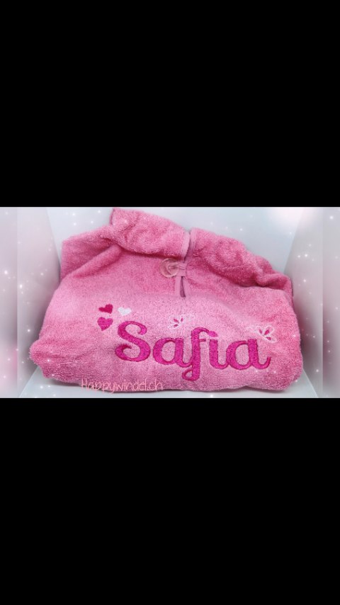 Kleines Wunder, grosses Geschenk!
Meine liebsten Geburtsgeschenke:
– Personalisierte Decke
– Badeponcho
– Erinnerungsbox
– Kuscheltier
Was schenkst du zur Geburt?
.
.
#Geburtsgeschenk #Babyglück #WillkommenBaby #handmade #babygeschenk #fypシ゚viral #babyaccessories #poncho #handgefertigt #fypage