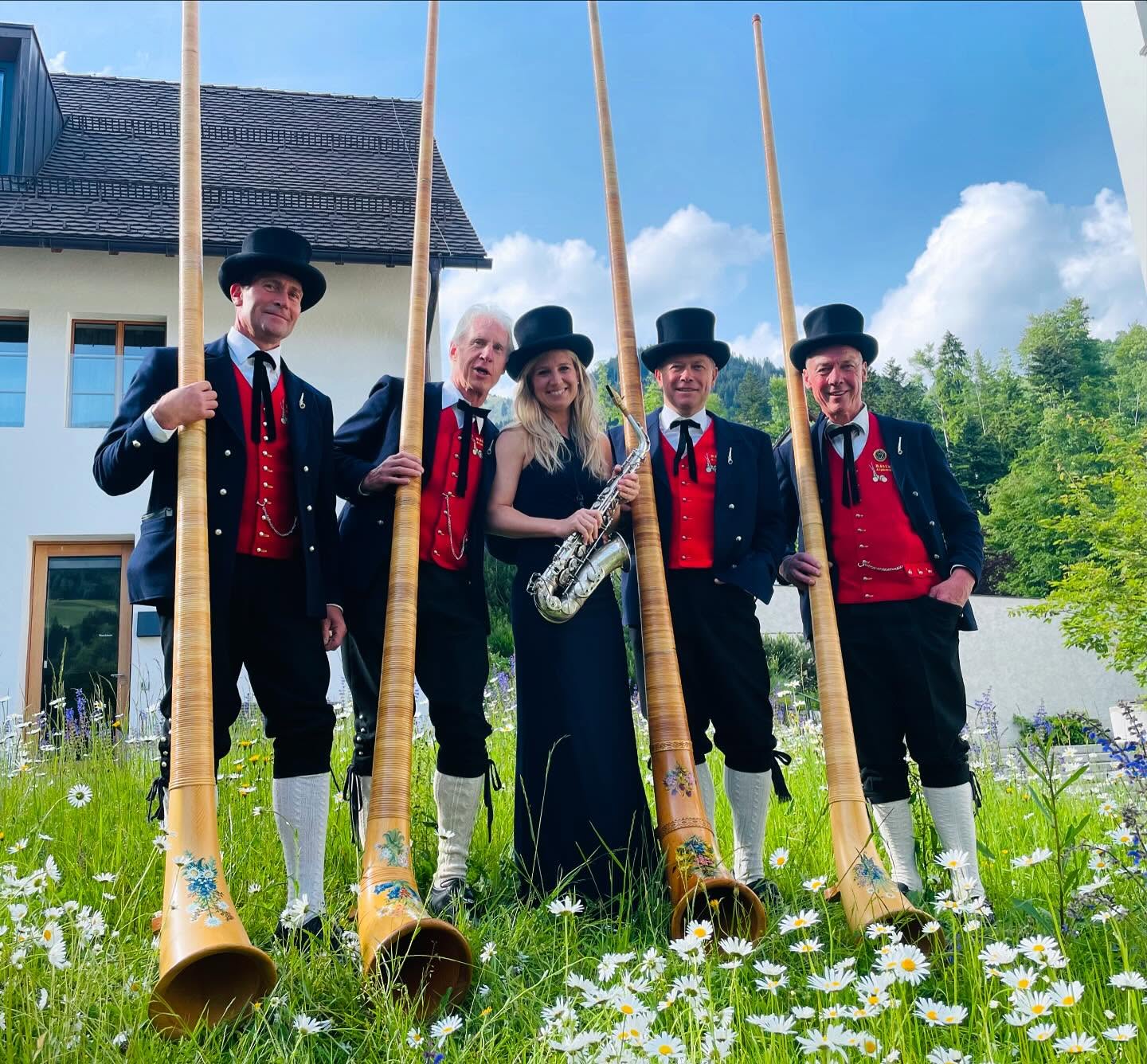 Propstei St. Gerold 🤩 Alphornbläser-Feeling mit DJ & Sax Party Vibes 🎶
#Hochzeit #PropsteiStGerold #VorarlbergLove #DJandSax #AlphornVibes #WeddingVibes #Unvergesslich