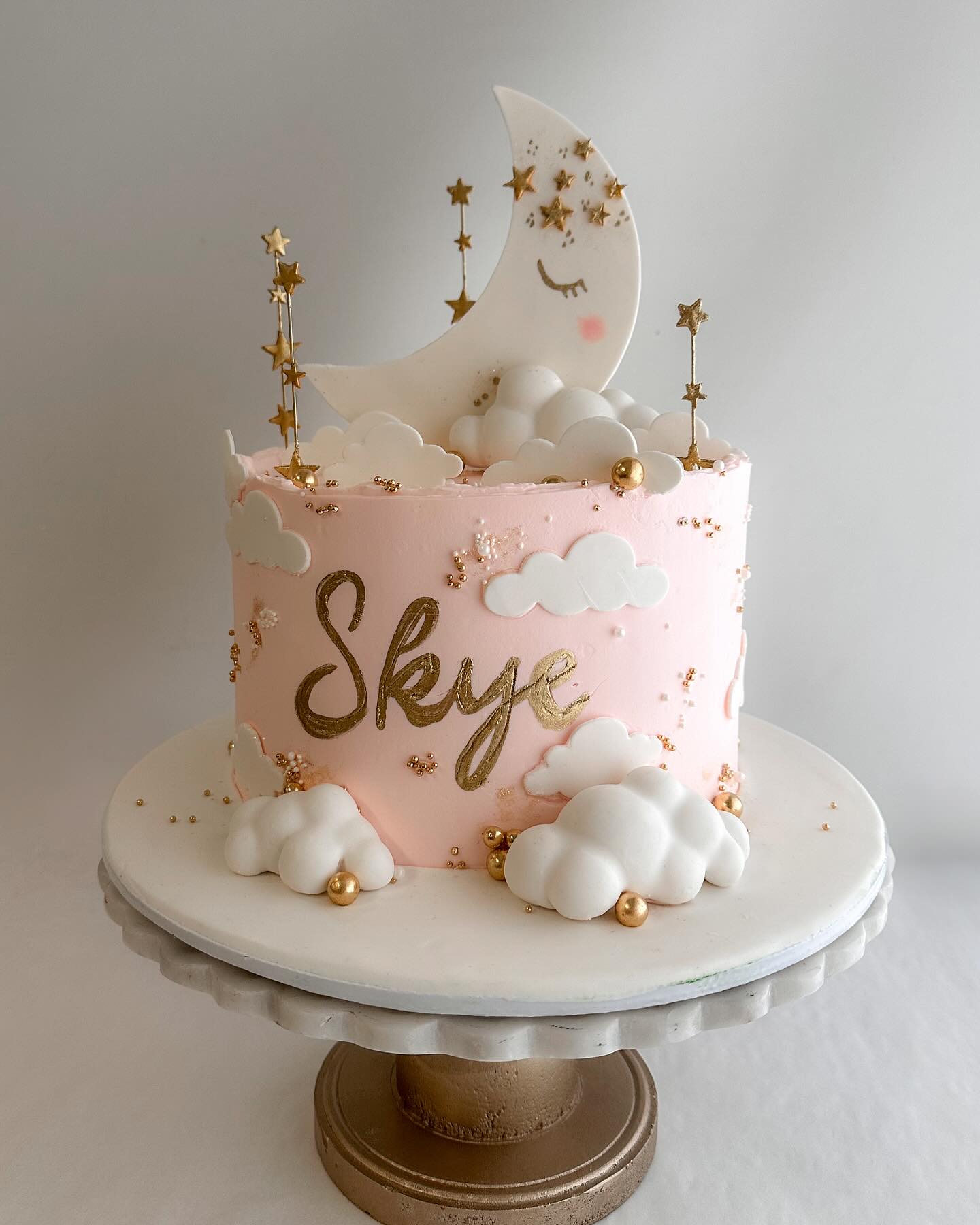 Making your baby shower dreams come true✨
I love when our clients match some cute desserts with their cakes!
#babyshowercake #twinkletwinklelittlestarbabyshower #babyshowerdesserts #customdesserts #customcookies