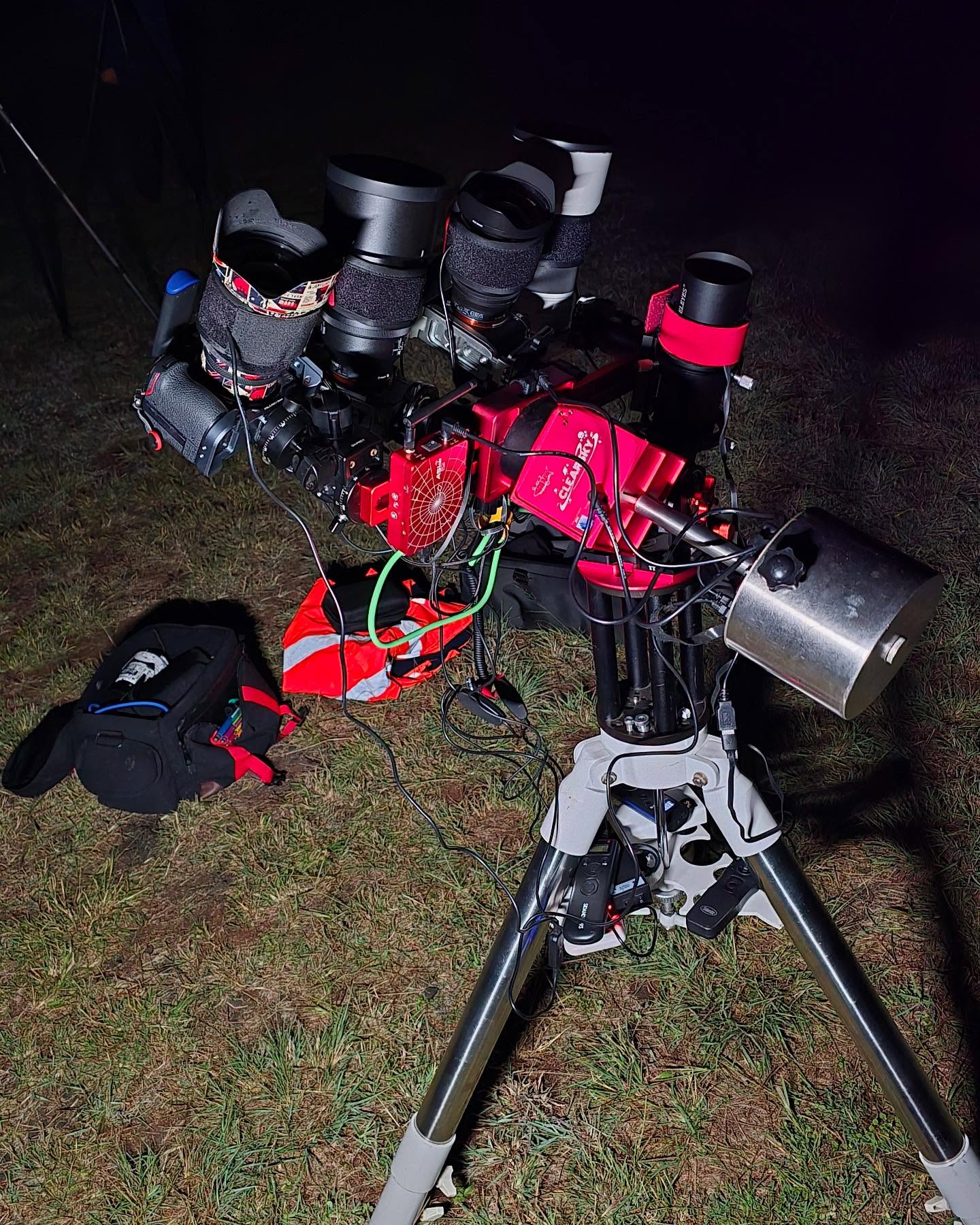 Happy one-to-four
Using St17r to shoot the Milky Way with four cameras at the same time
@littlesharkbee