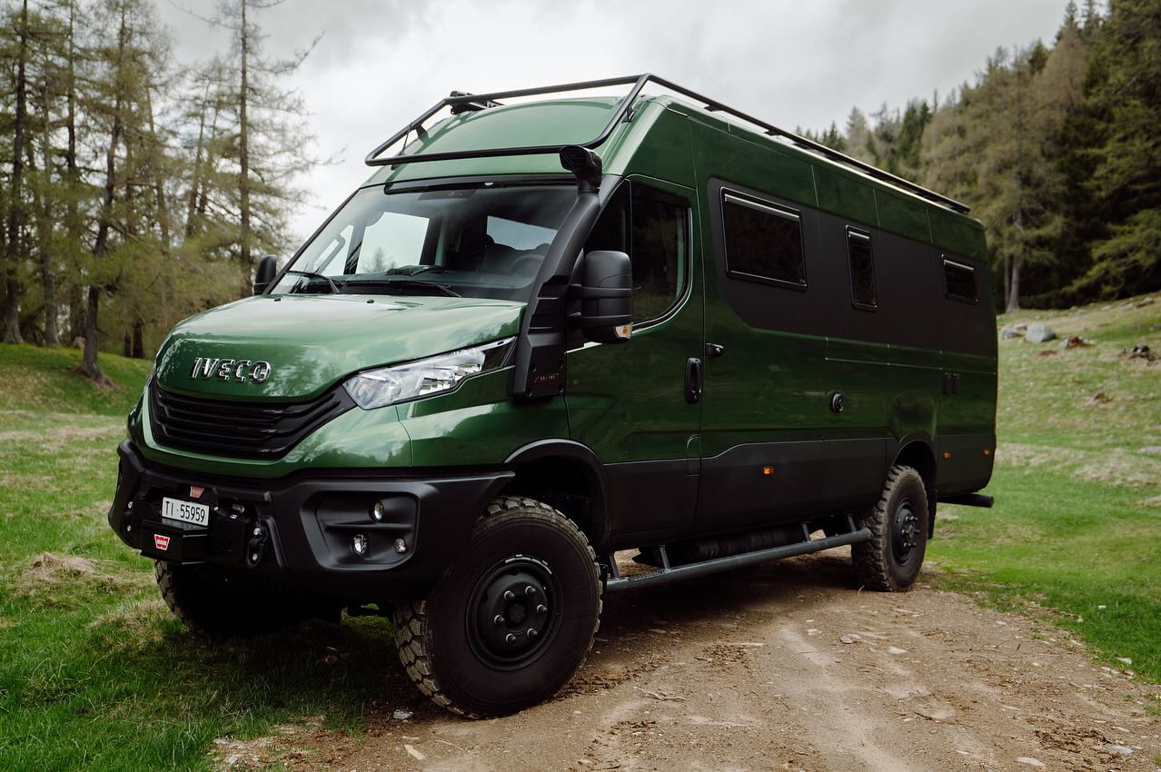 🔧 Individuell. Robust. Familiengerecht.
Diesen Ausbau haben wir ganz nach den Wünschen unseres Kunden umgesetzt.
Der Iveco Daily 4x4 bietet jetzt Platz für eine Familie mit zwei Kindern – perfekt für Reisen an abgelegene Orte. 🌍🚐
💧 150 Liter Frischwasser
🔋 Lithiumbatterie, Solarpanels & Ladebooster
⚡ Landstromanschluss mit integriertem Wechselrichter
🔥 30 kg Gas für Backofen & Verbrennungstoilette
Ein echtes Offgrid-Wohnmobil mit allem, was man braucht – und noch ein bisschen mehr.
Wir wünschen der Familie viele schöne Reisen und unvergessliche Abenteuer!✨
Grazie mille. 🙏
📷 @andographie
#vanlife #4x4camper #ivecodaily4x4 #offgridcamper #familienvan #campervanconversion #abenteuerfamilie #custombuild #verbrennungstoilette #handmade