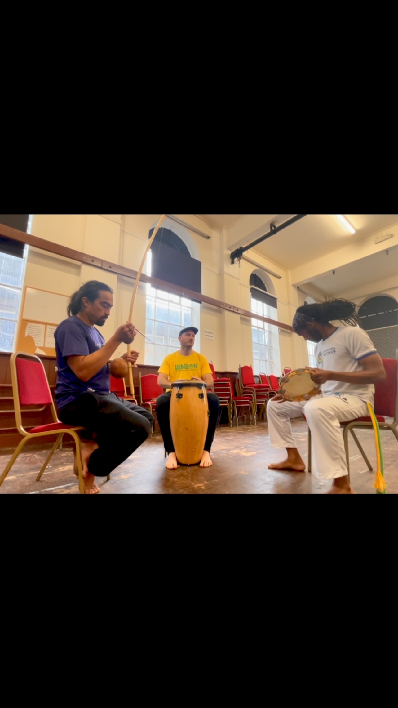A bit of music after our Saturday class 🔥
Músicas Do grupo #capoeiranativos
Nice guys
@gemeo___ @mr_l.10
#capoeira #capoeirasong