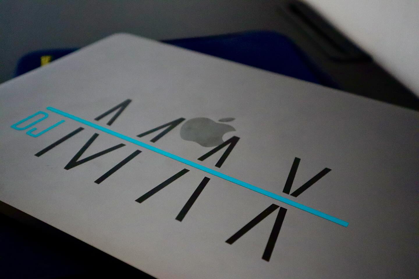 💻Aufklappen, 🚀Rekordbox starten & der Party steht nichts mehr im Weg 🪩 Zuverlässig, schnell und immer ready - für den besten Mix 🎧#djnürnberg #djfürth #apple #macbook