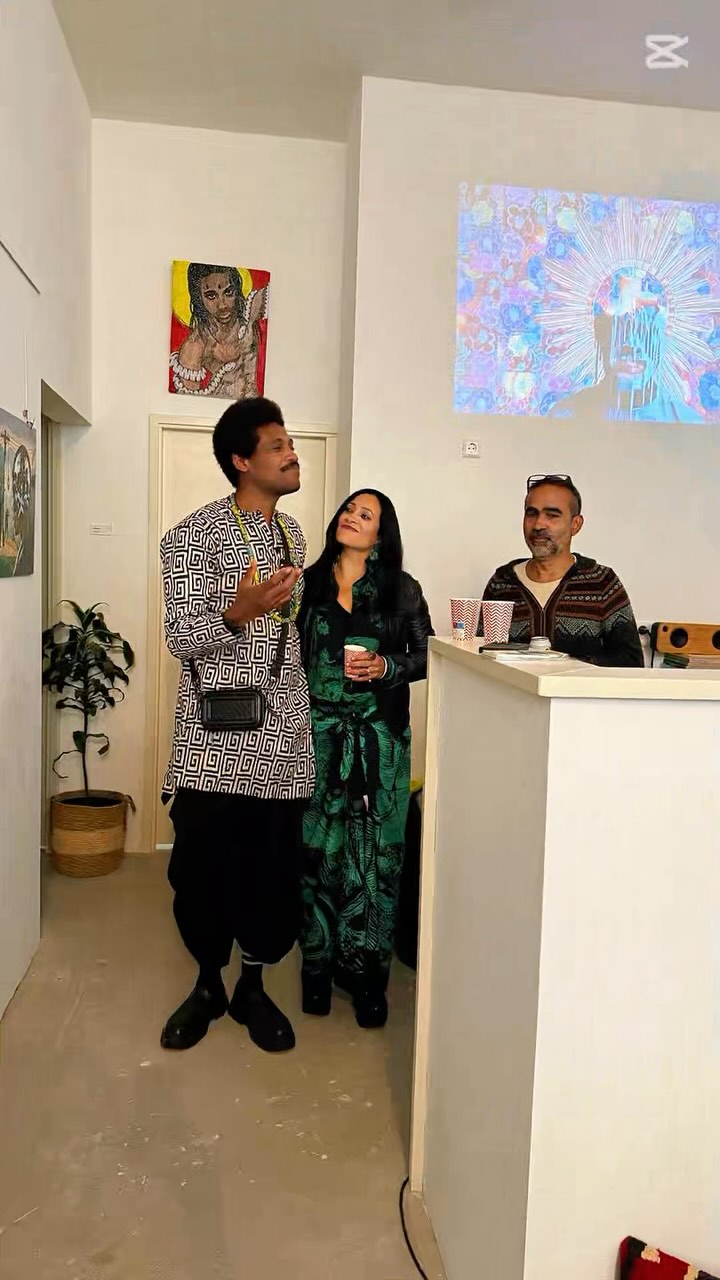 Yesterday was the opening of my solo exhibitionâand it was such a beautiful day.
Iâm so grateful to my family and friends. It truly warmed my heart to see the people who genuinely support me. Thank you all for showing up and showing love.
For those who couldnât make it: the exhibition is open until July 1st, so thereâs still time to come and see the work in person.
Weekly opening and closing times will be announced soon!
Much love,
Fré
#artshow #soloexhibition #gratitude #thankyou #amsterdamart #blackartist #diasporaart #contemporaryart #supportlocalartists #vernissage #proyektotres #frécalmes