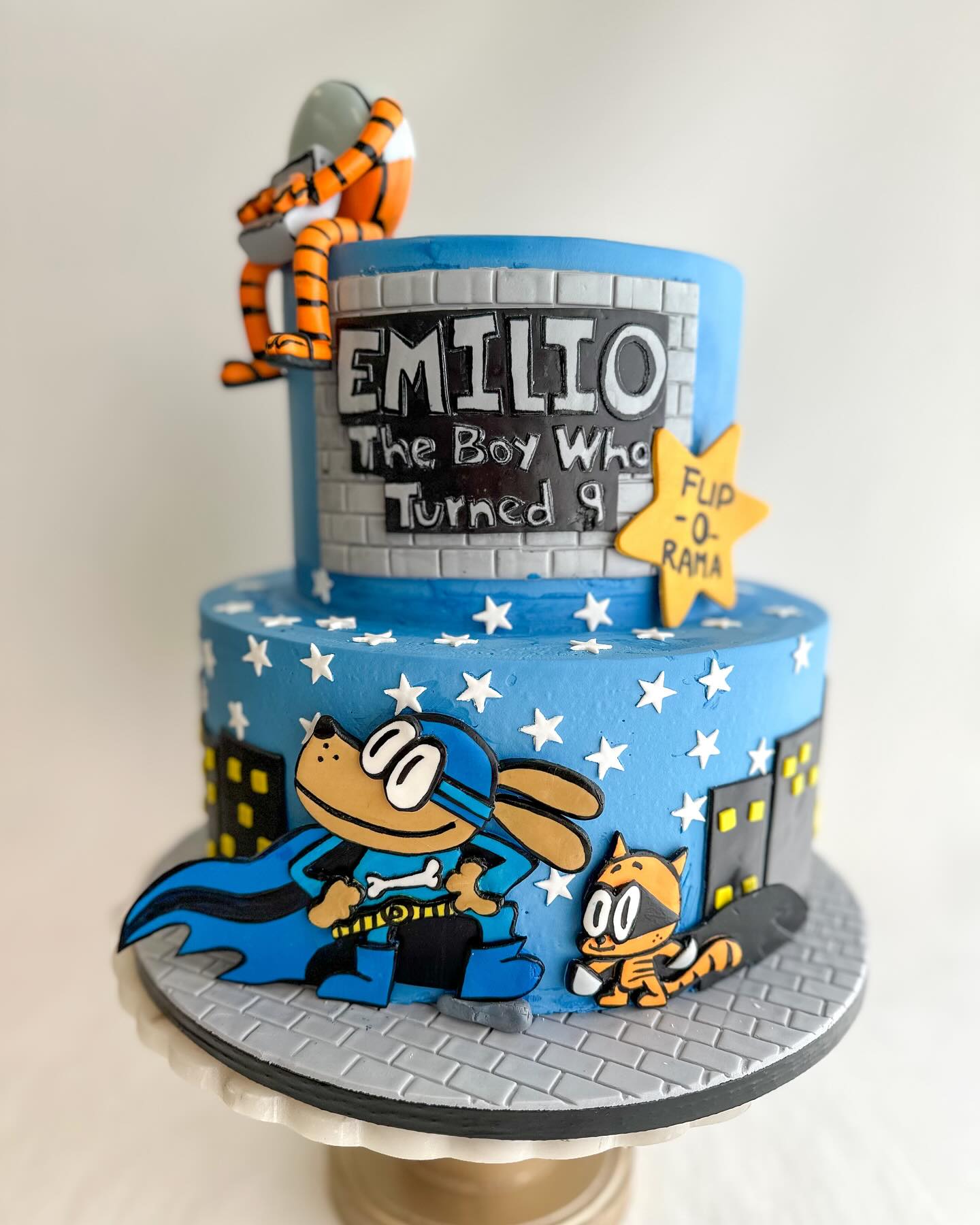 Taking the comic out of the book and bringing it to life in cake form!
#dogmancake #birthdaycake #comiccake #customcake