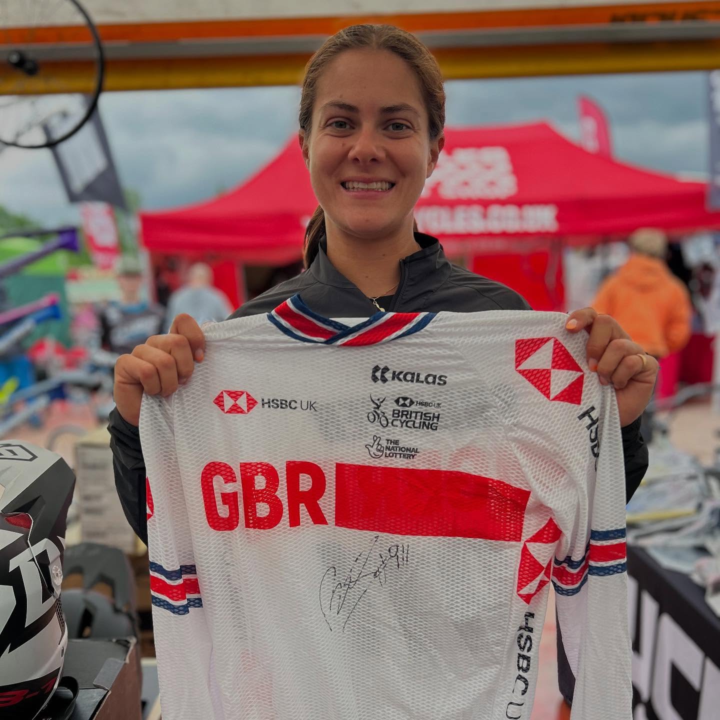 Get in!!!! @bethanyshriever signed jersey on the on the raffle๐๐ป