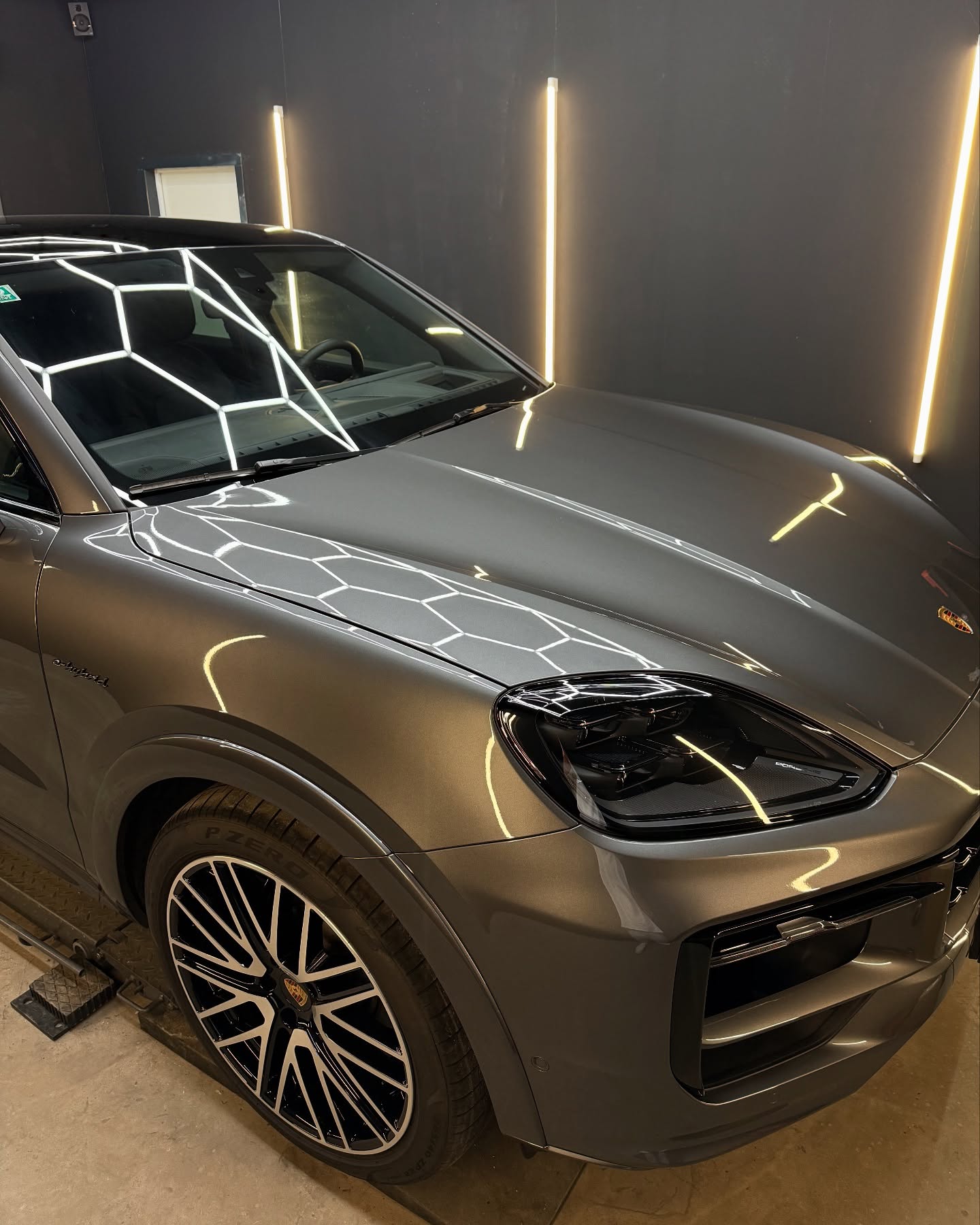 Porsche Cayenne S E-Hybrid 🏎️
✅ Einstufige Politur
✅ Keramikversiegelung
•
•
•
#porsche #cayenne #fahrzeugaufbereitung #fahrzeugpflege #f1_fahrzeugpflege #autopflege #keramikversiegelung #neustadt #nrü