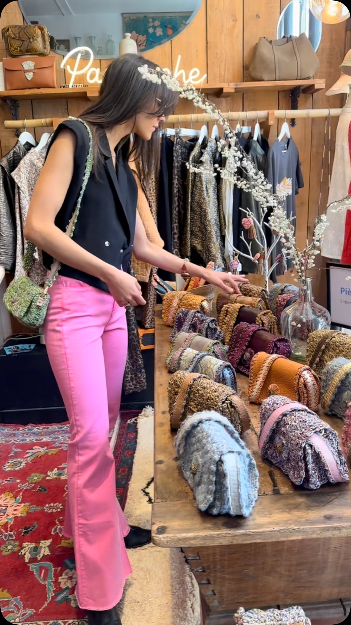 Venez découvrir nos sacs chez @bonnie.and.clyde.boutique
Jusqu’au 26 Mai
#sac #crochet #cuir #faitmain #artisanat #madeinfrance #handmade #maroquinerie