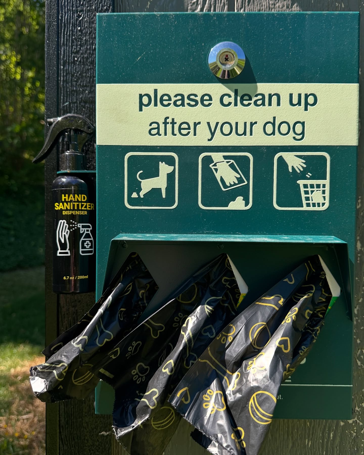 Hand sanitizer in the play park?! We feel so bougie😂🐾🎾💩