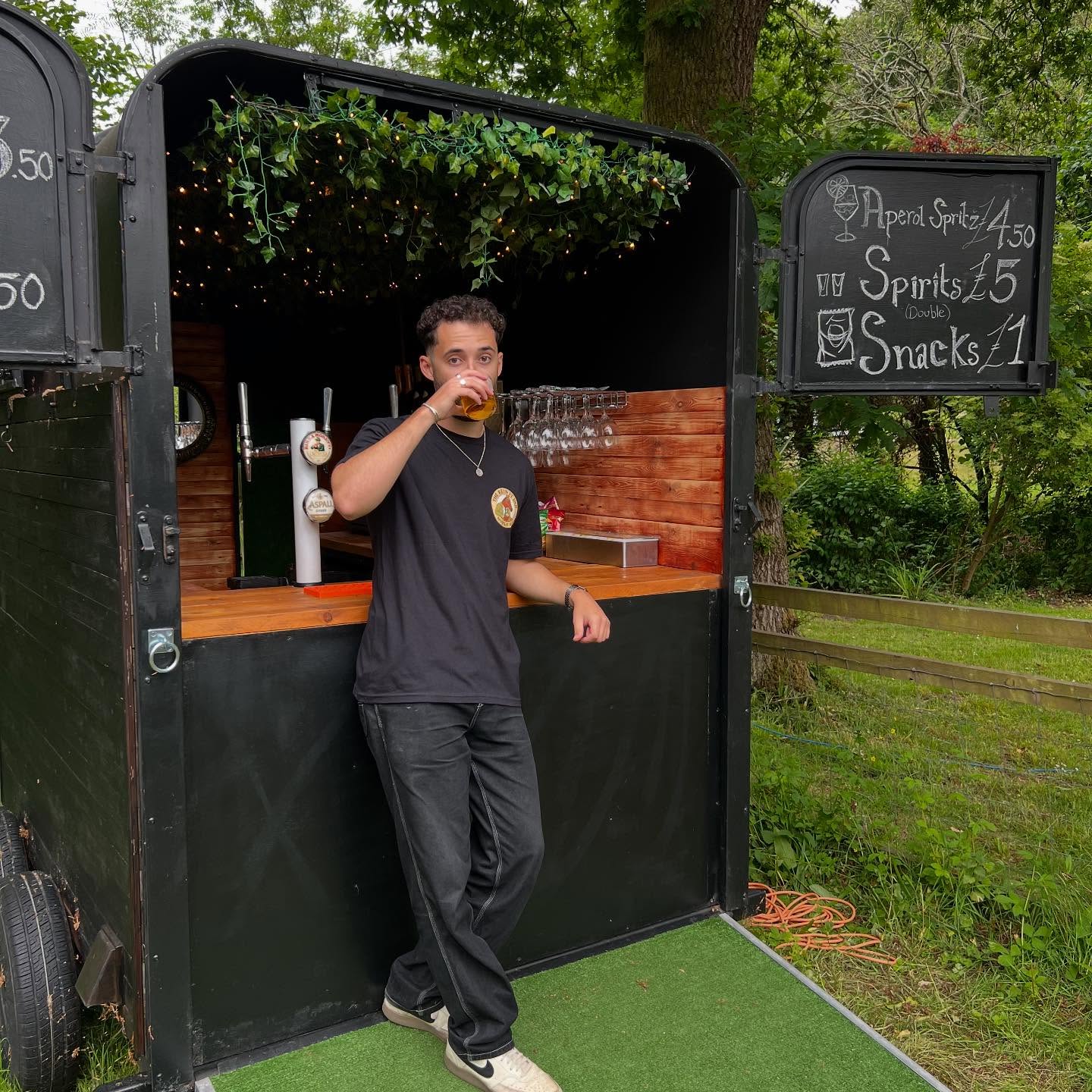 Meet your new landlord of The Rein It Inn - Tom Drysdale 🍺
With multiple years experience in the hospitality industry, Tom takes pride in making every guests experience special and delivering the very best standard. 🤩
Get in contact for bookings 📩