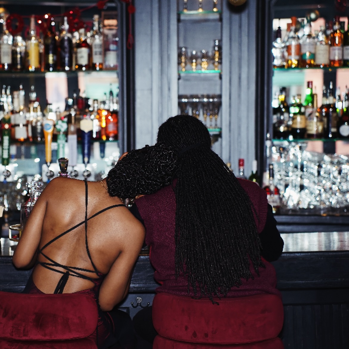 Date night level: effortlessly perfect🍷🥃
Make your reservation tonight 214.513.9112
📸: @lala_photography_dfw
#datenight #flowermound #parkersquare #dinner #restaurant #craftcocktails #dfw #dallas #fortworth