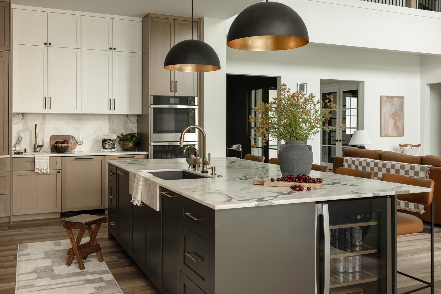 There’s something so satisfying about a freshly installed kitchen island—clean lines, untouched surfaces, full of potential. But the real magic happens after: fruit bowls, coffee rings, late-night chats. Design is just the beginning—living in it is where the story unfolds. Swipe to see the ‘just installed’ moment.