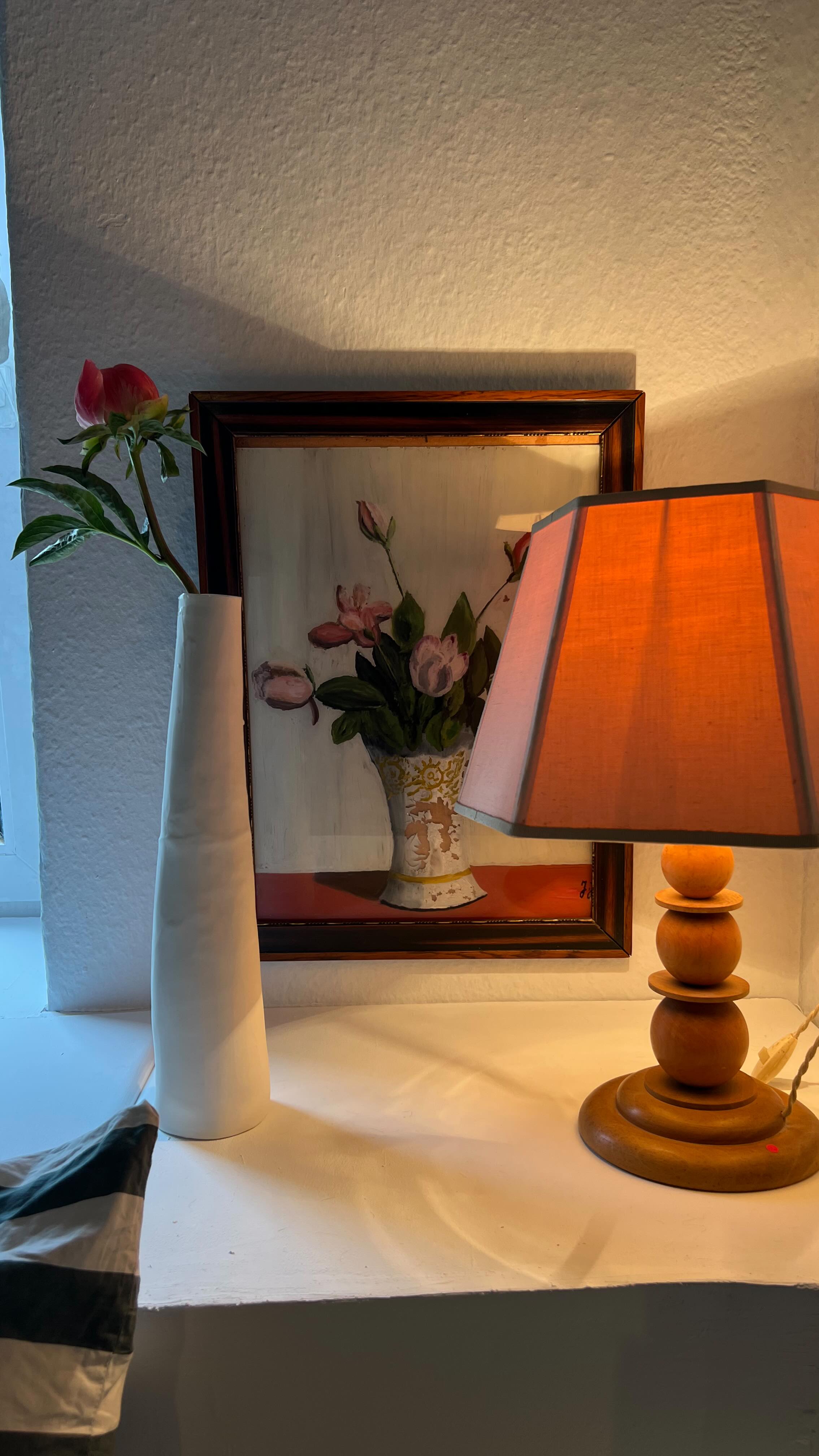 Having a (very) slow day today :)
The porcelain is by mom @minne2rien and the mobile is by me and available on my website piecebleue.com (link in Bio).
#berlininterior #berlindesigner #vintagefurniture #vintagemöbel #berlinvintage #interiordesign #kineticmobile #madeingermany #mobile #piecebleue